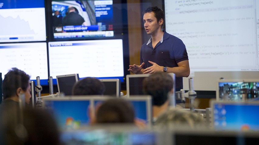 Dr. Ted Lappas leads a class in the Hanlon Financial Systems Lab.
