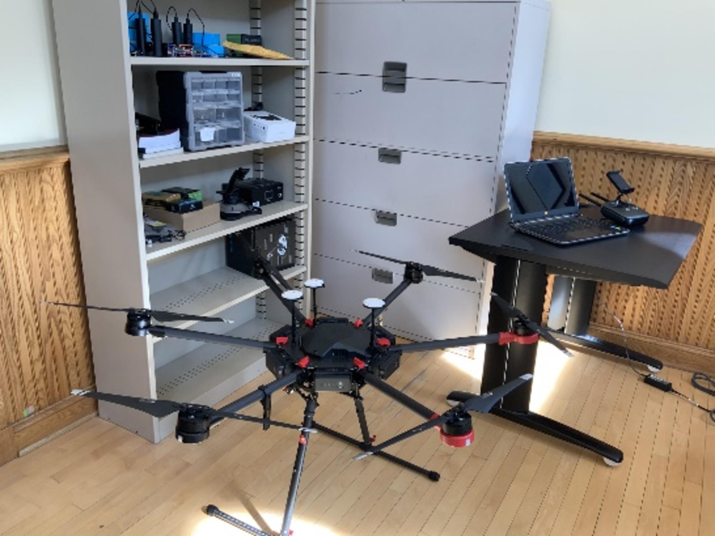 A DJI hexacopter with costumizable autopilot for outdoor tests
