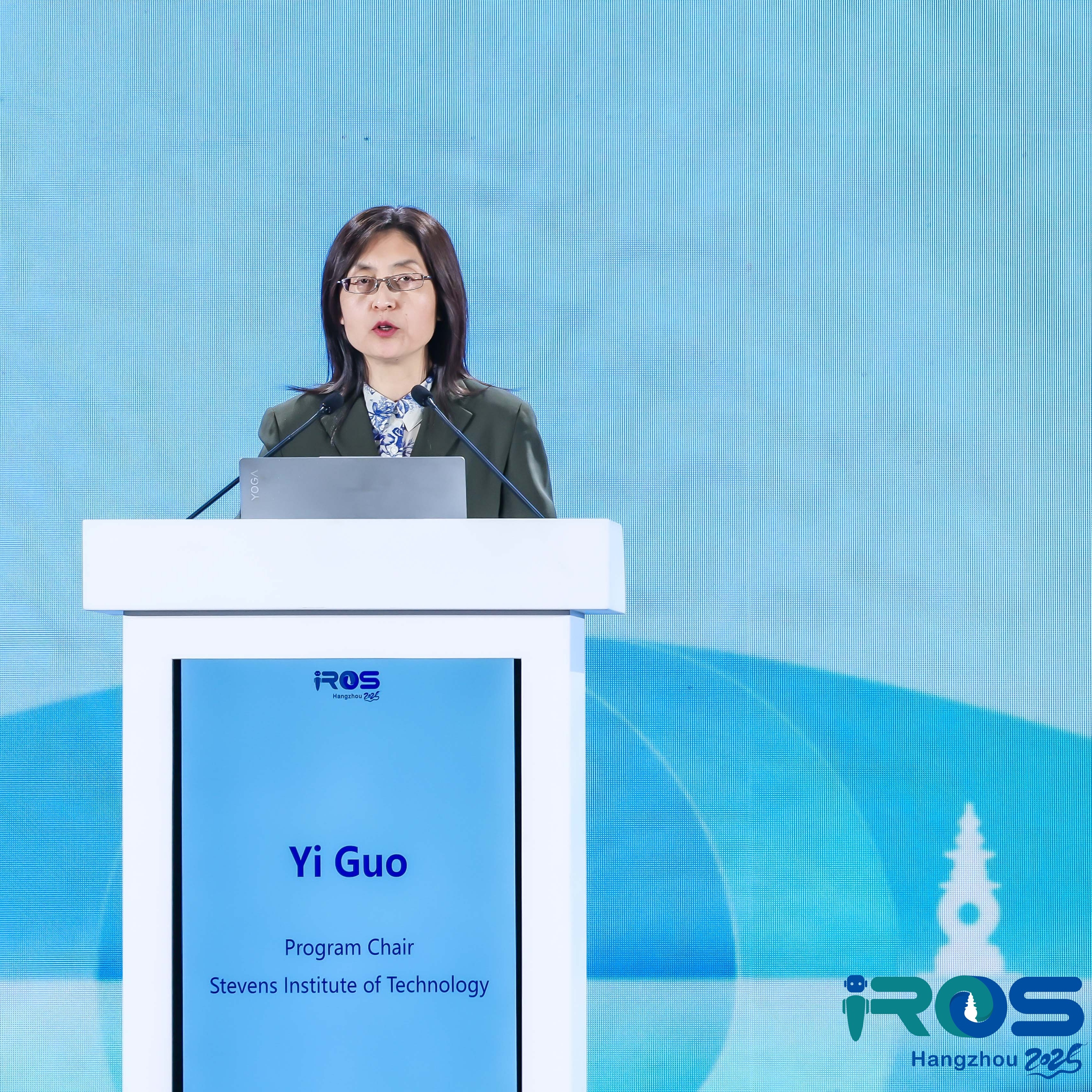 Professor Yi Guo speaks at the 2025 IEEE/RSJ International Conference on Intelligent Robots and Systems (IROS) in Hangzhou, China.