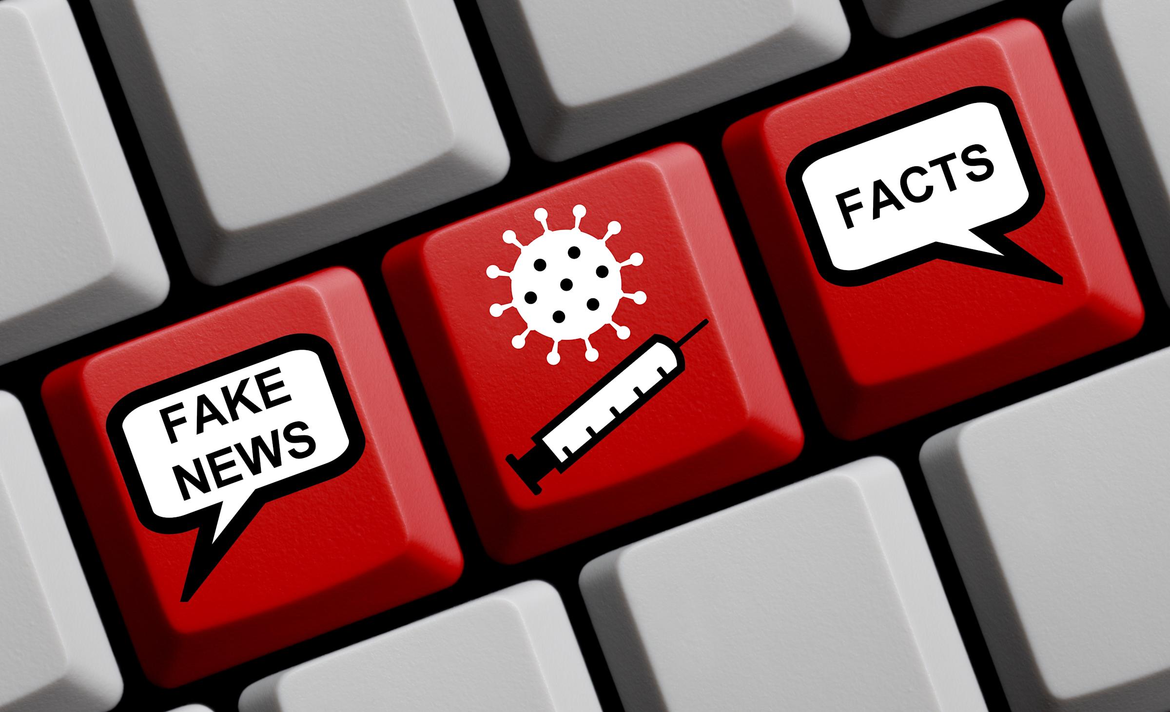 buttons keyboard saying FAKE NEWS