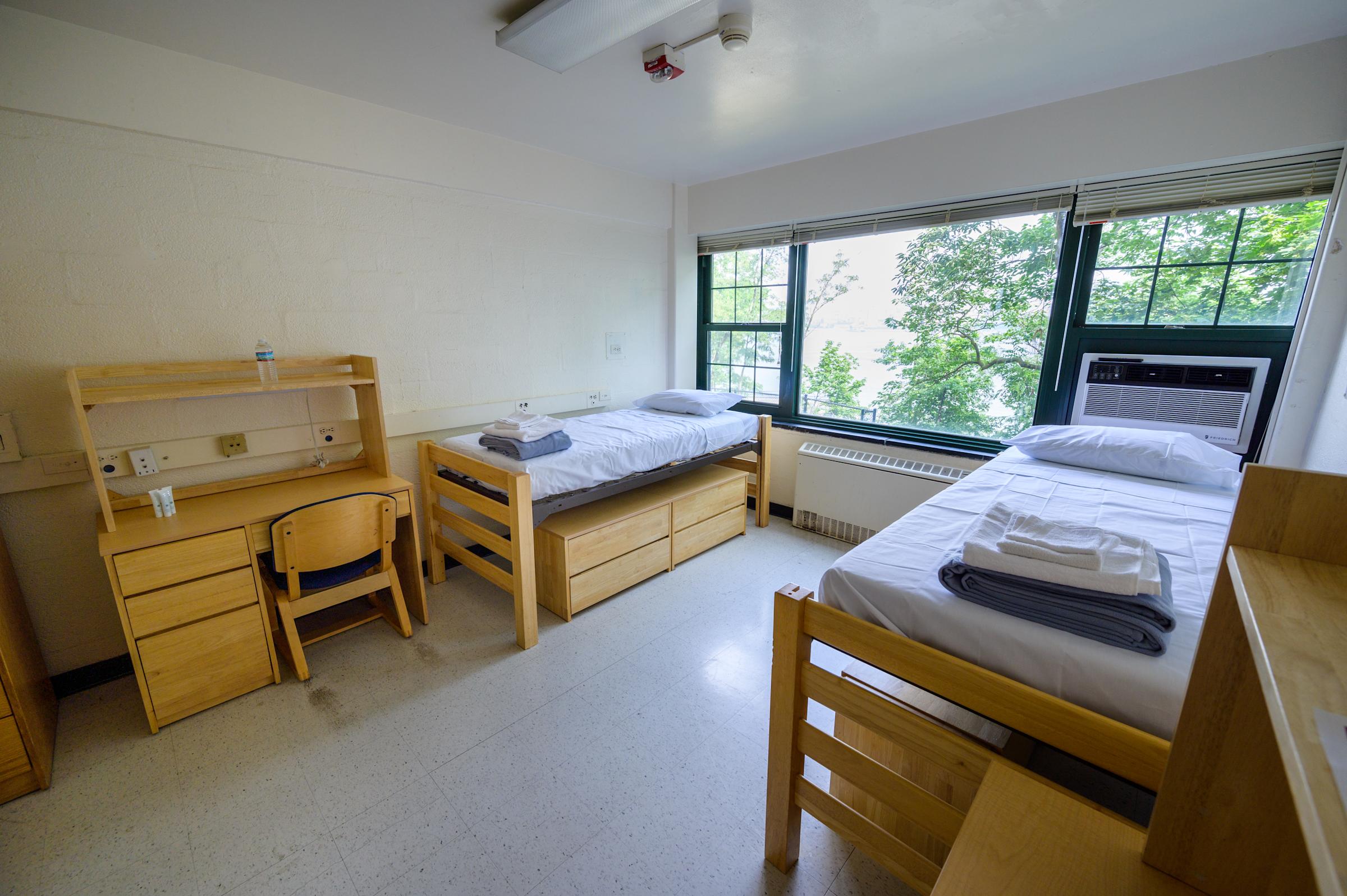 Davis Conf. Double 3