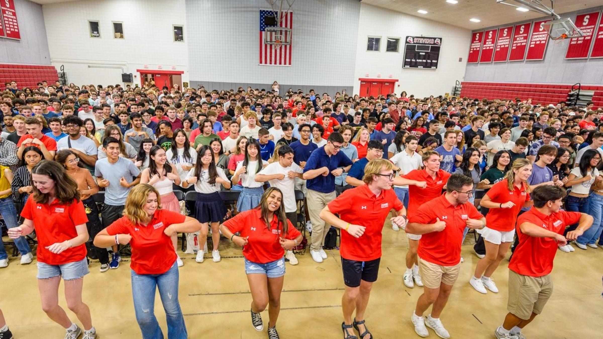 Peer leaders teach the incoming class the Duck Dance at New Student Orientation.