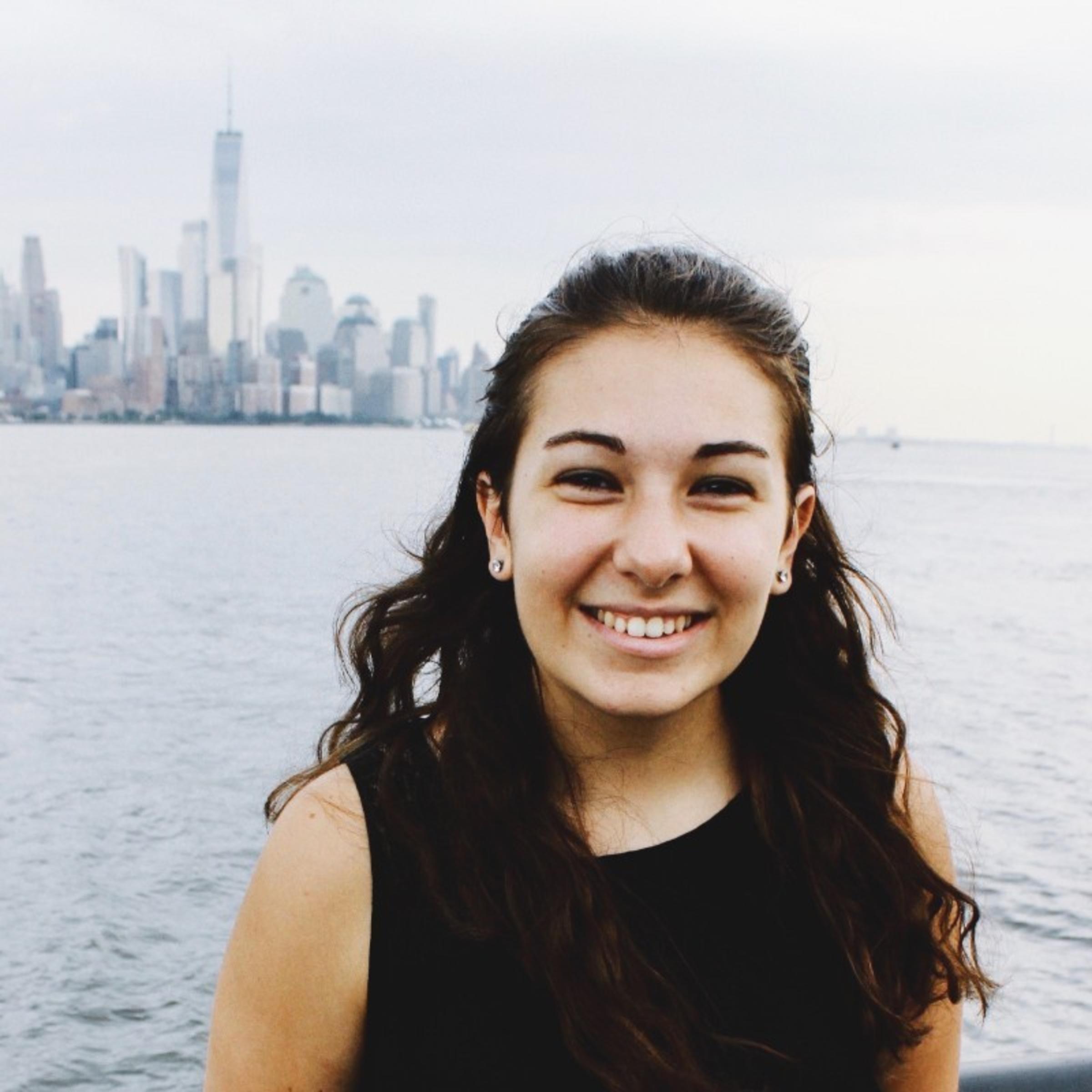 Kaitlin Gili Headshot