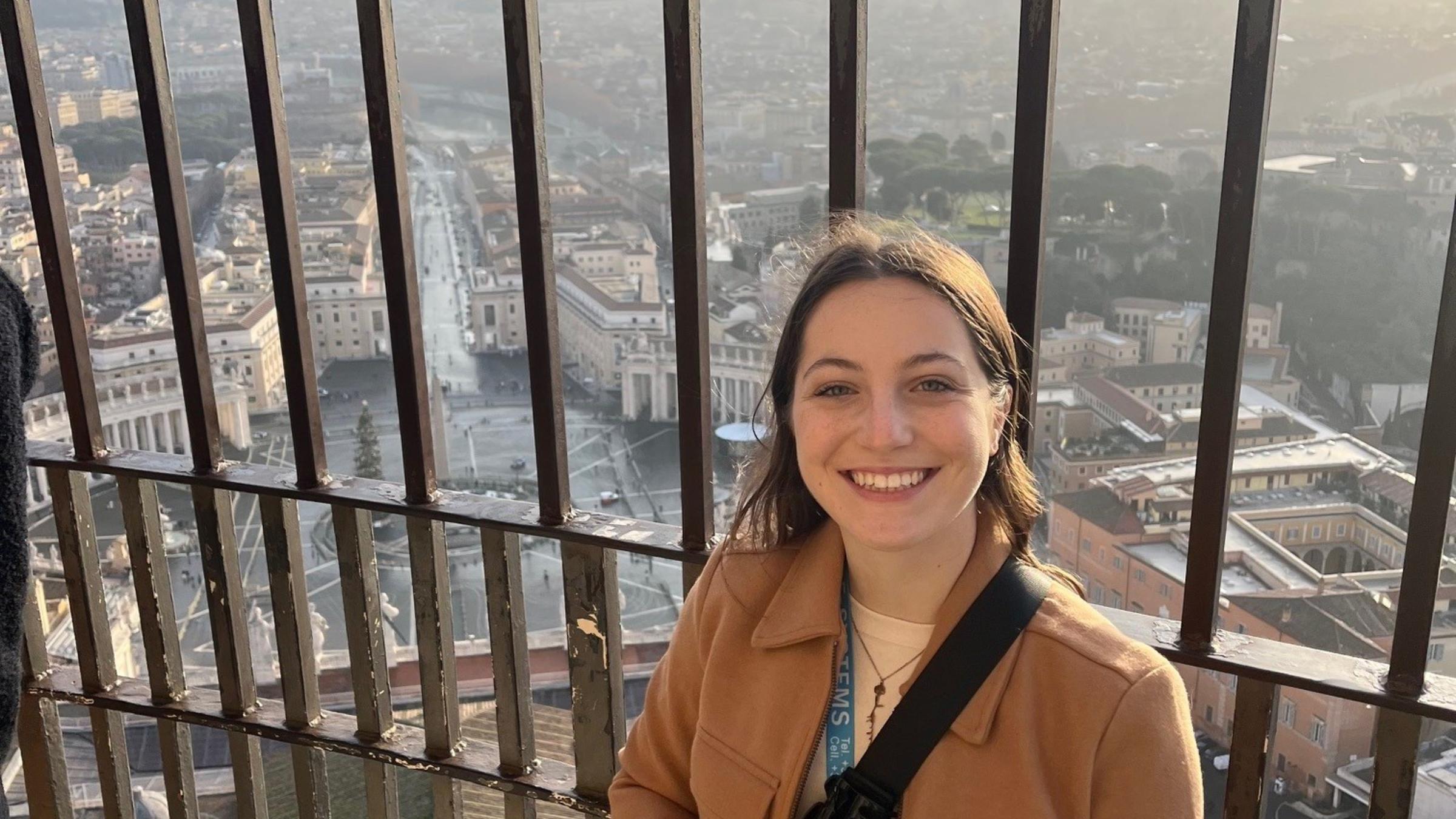 Hailey Tanner ’21 poses for a scenic picture on the roof of a building