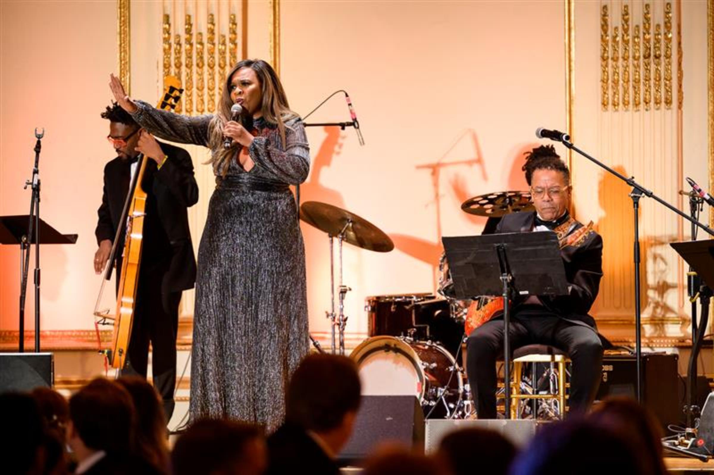 Kameelah Samar Majied '00 M.S. '08 performs with Carlos Alomar and the Axel Tosca Trio.