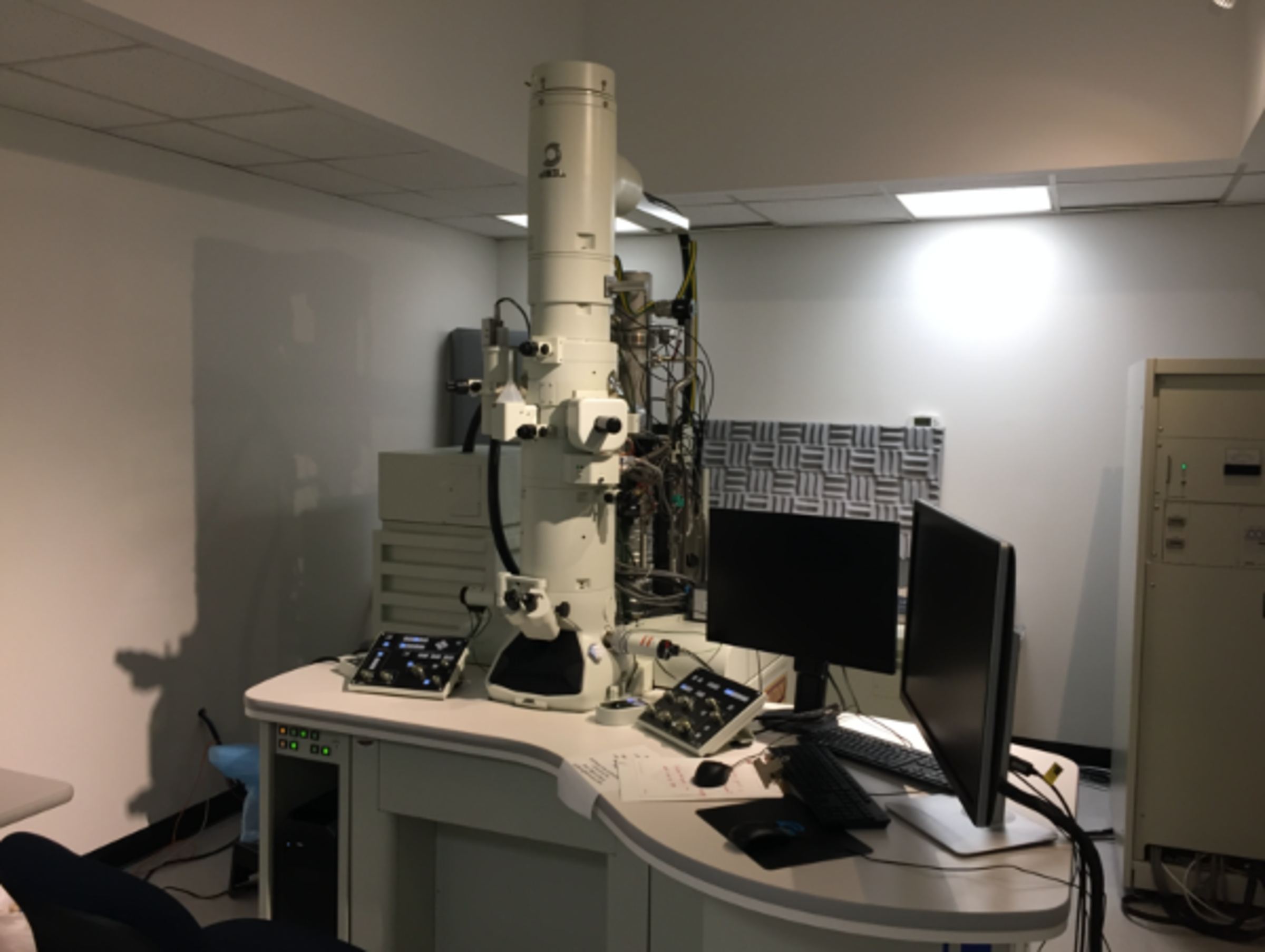 JEOL 2100Plus S/TEM equipment in lab