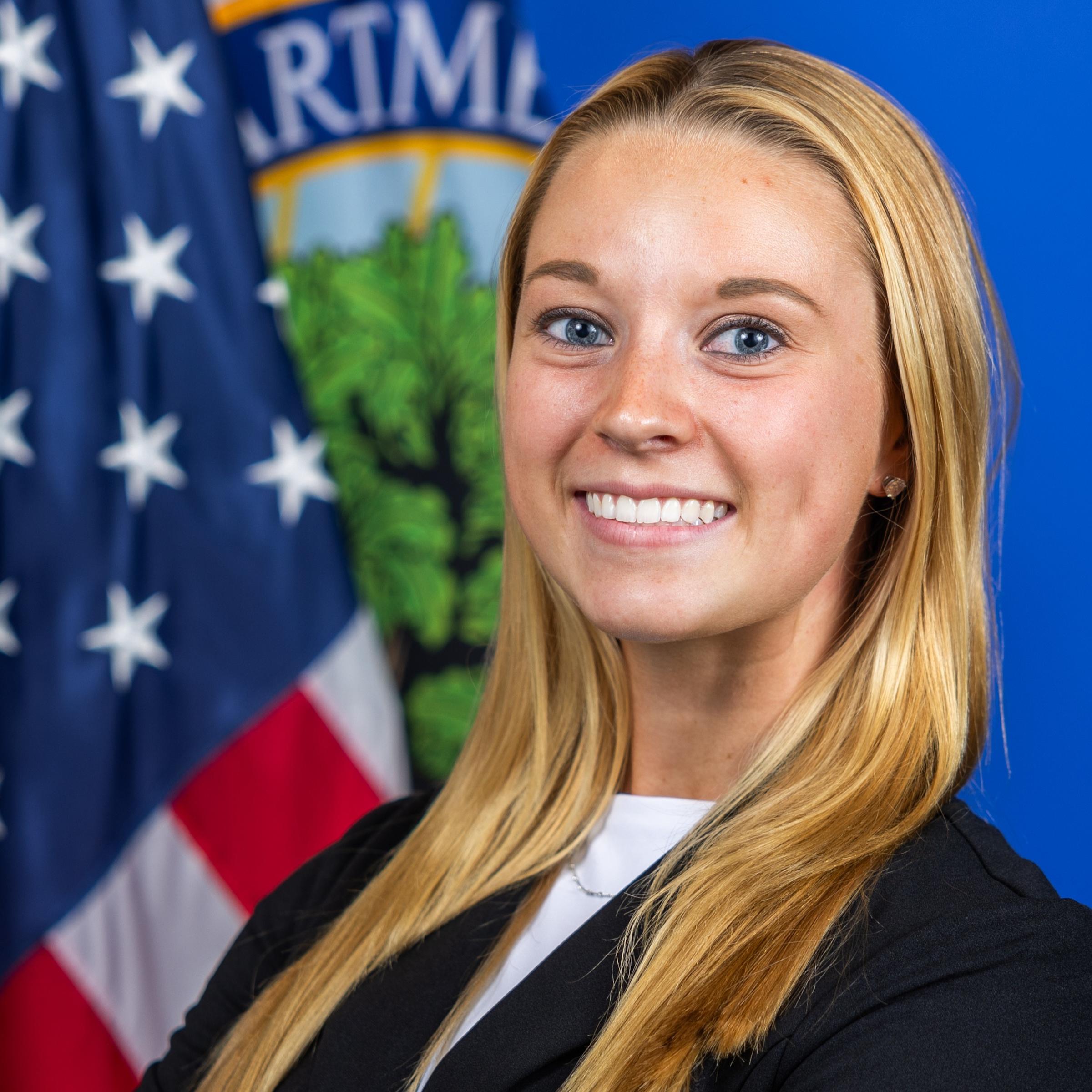 Maggie Zarish-Yasunas Headshot