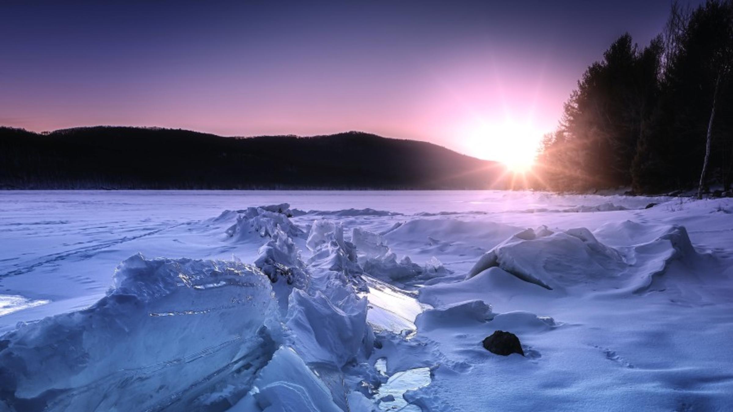A photo of melting river ice
