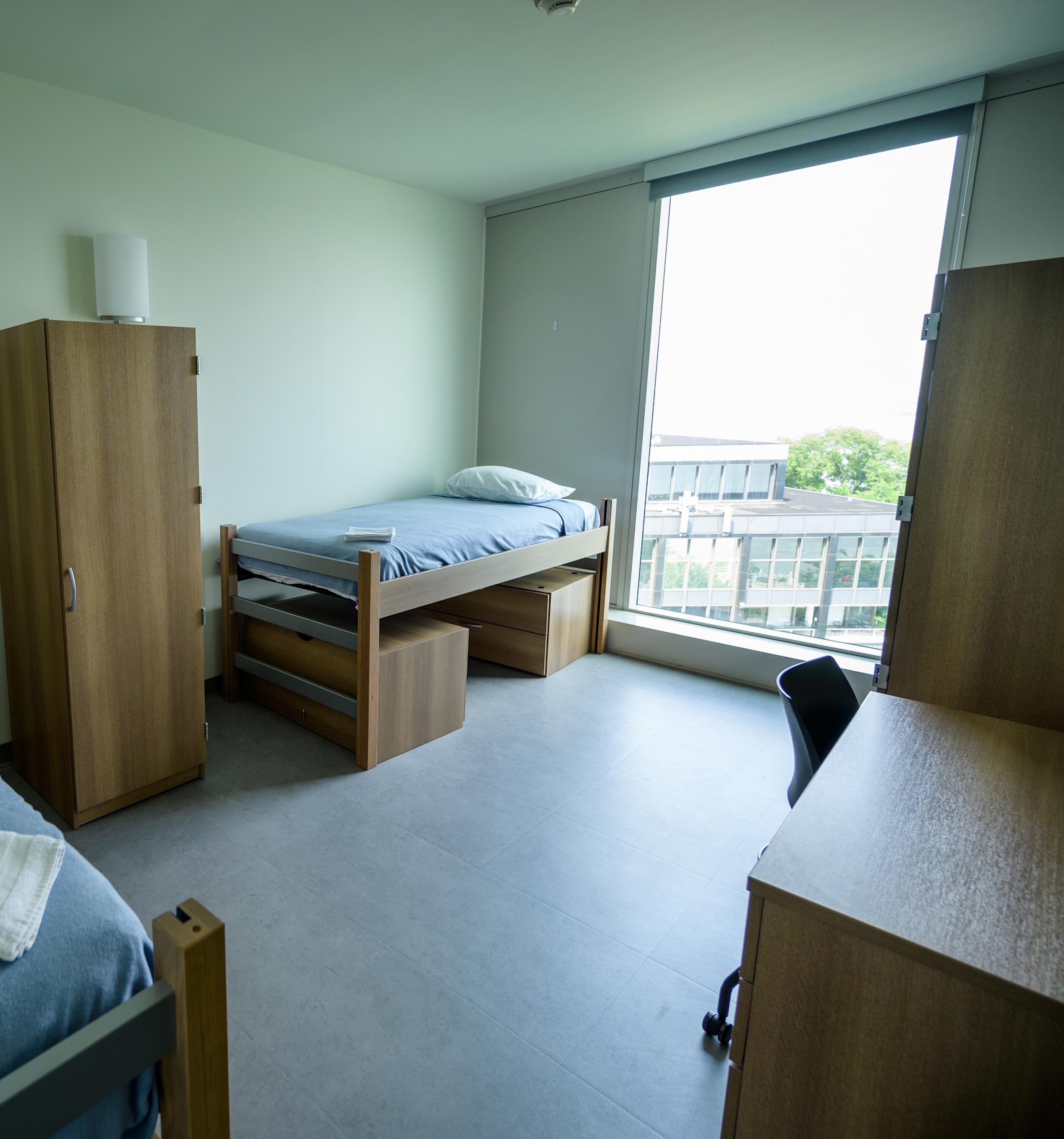 Deluxe Single Bedroom Image