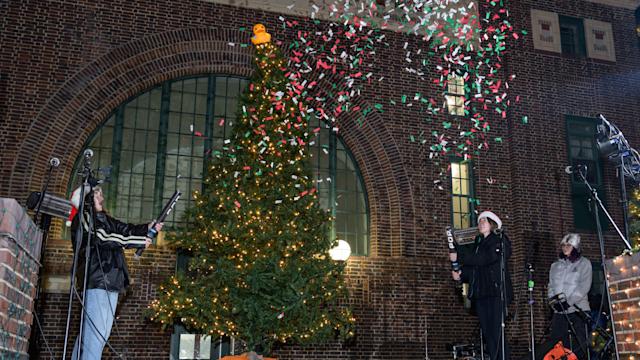 HOLIDAY TREE LIGHTING