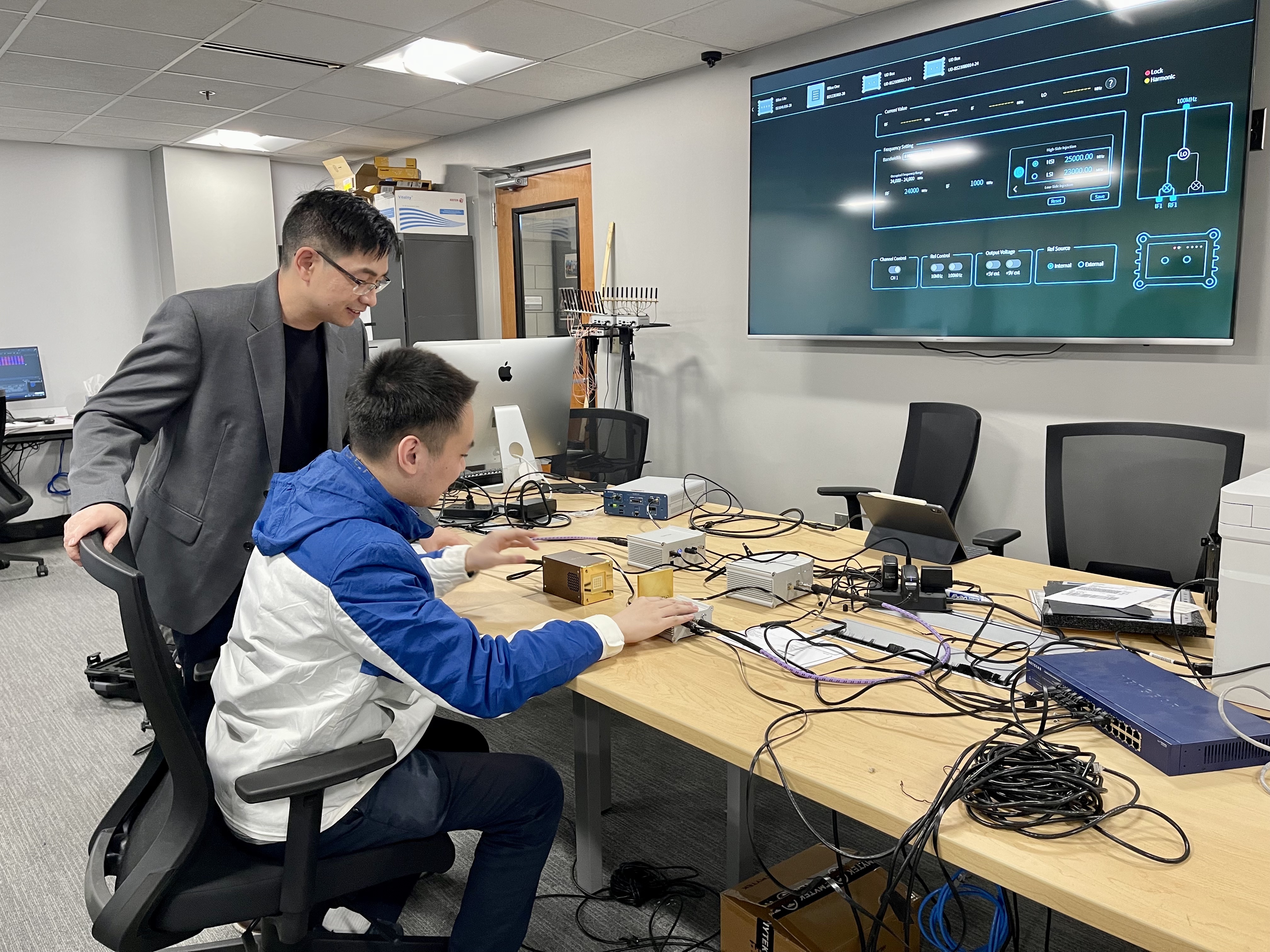 Shucheng showing students computer computations in his laboratory
