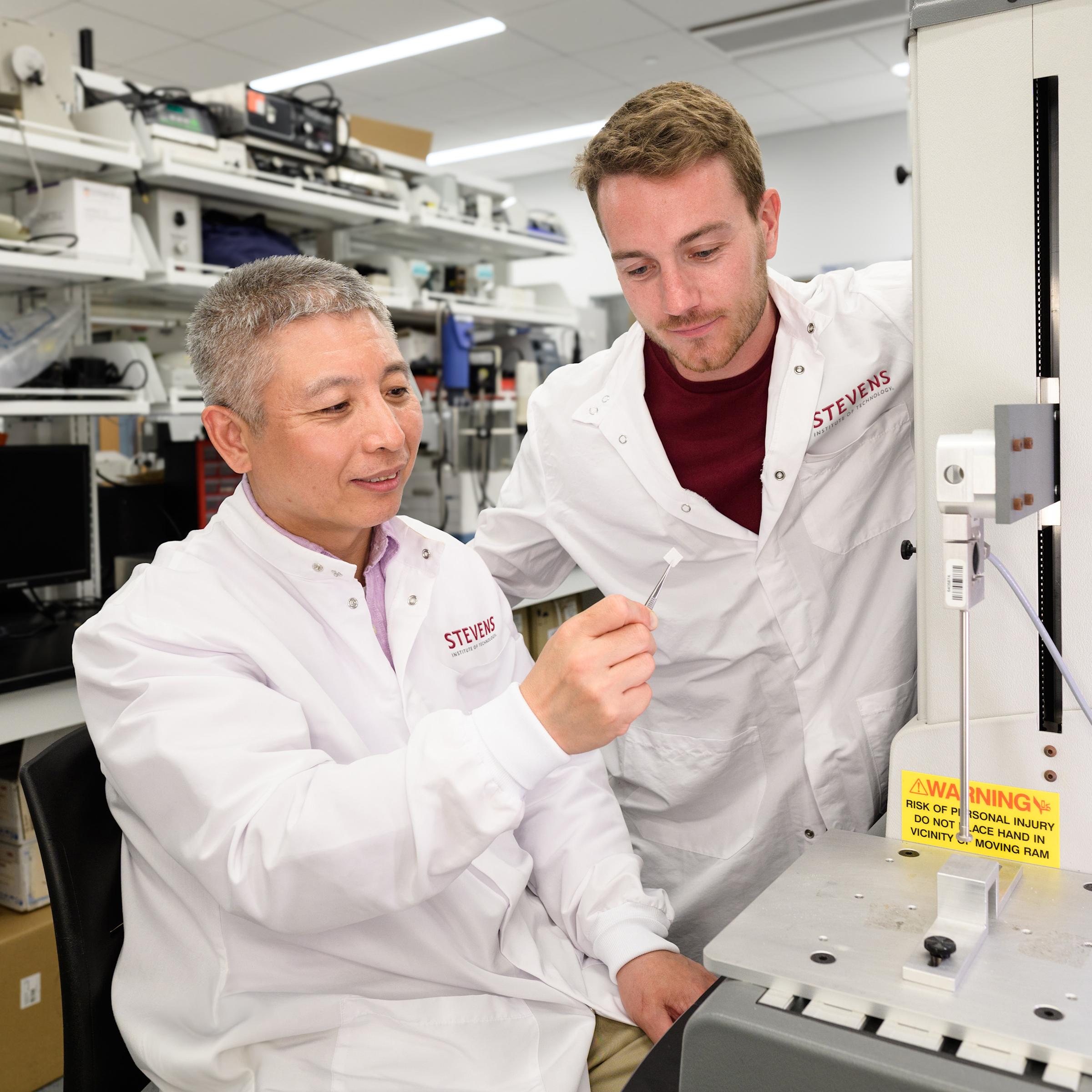 Hongjun Wang and Christian Buckley in a Stevens lab.