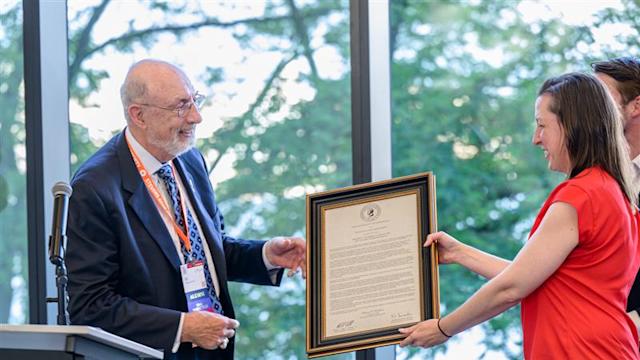 Edward C. Eichhorn, Jr. ’69 receives his Stevens Alumni Award at Alumni Weekend 2025
