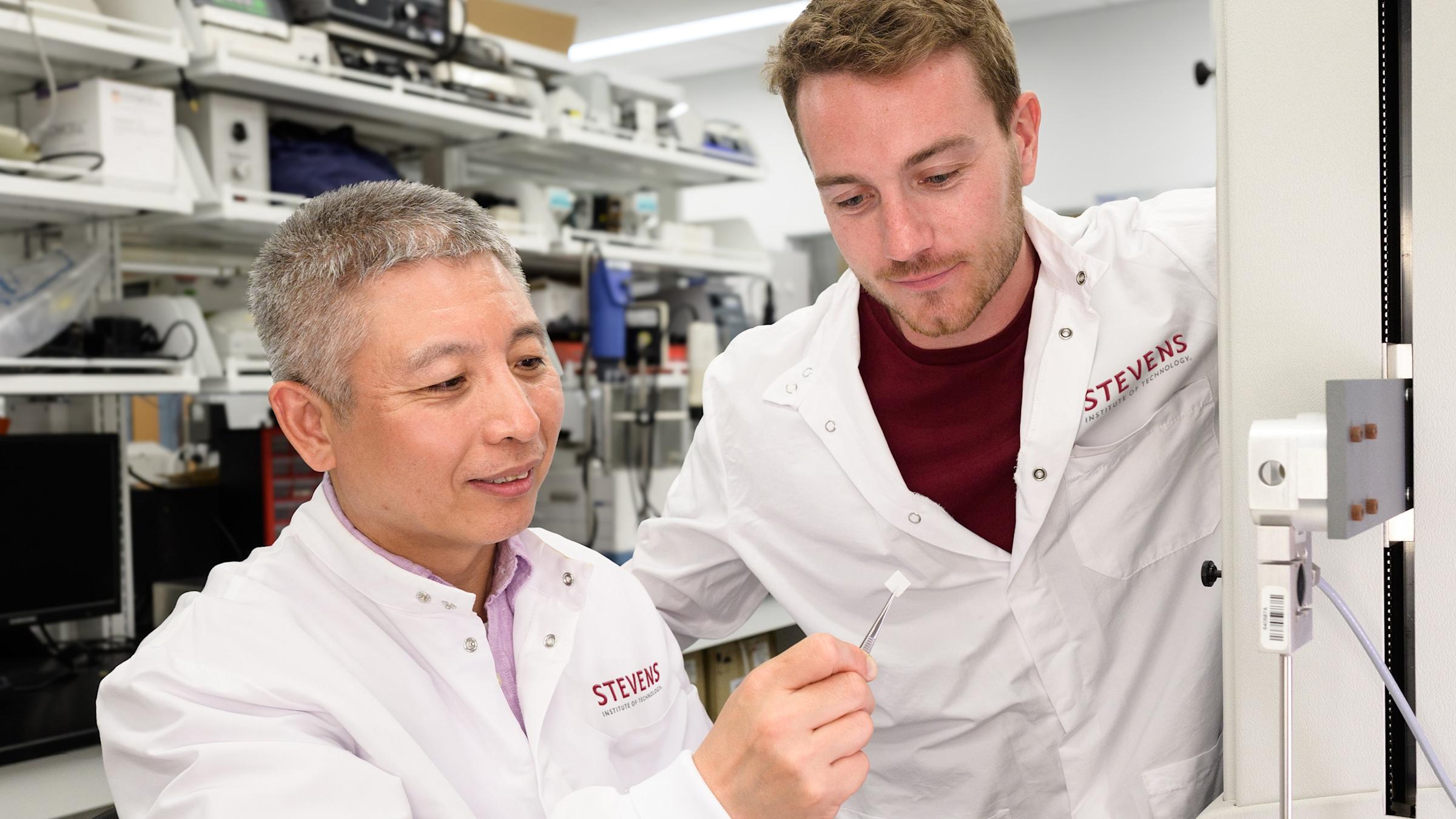 Hongjun Wang and Christian Buckley in a Stevens lab.