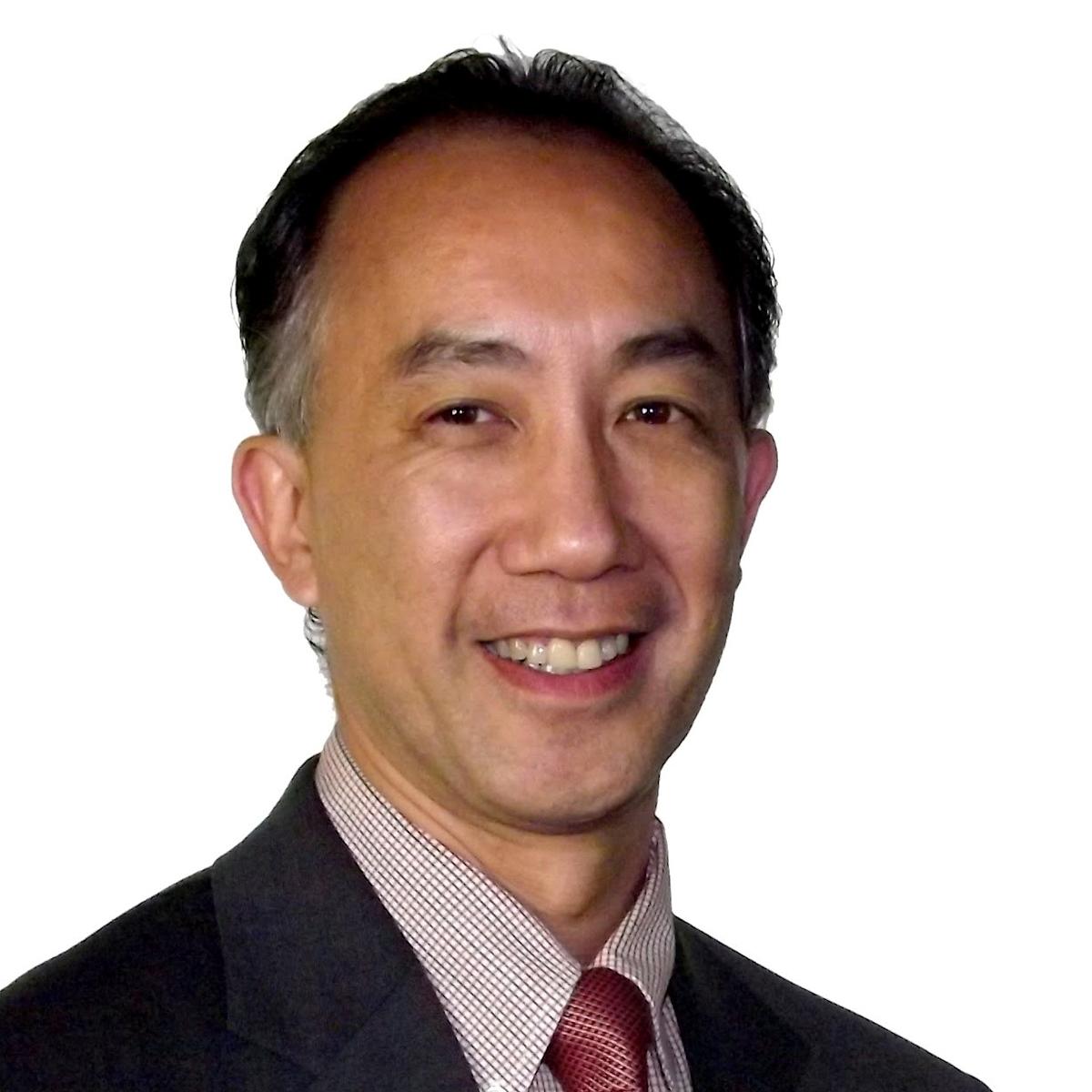 Robert Wu headshot