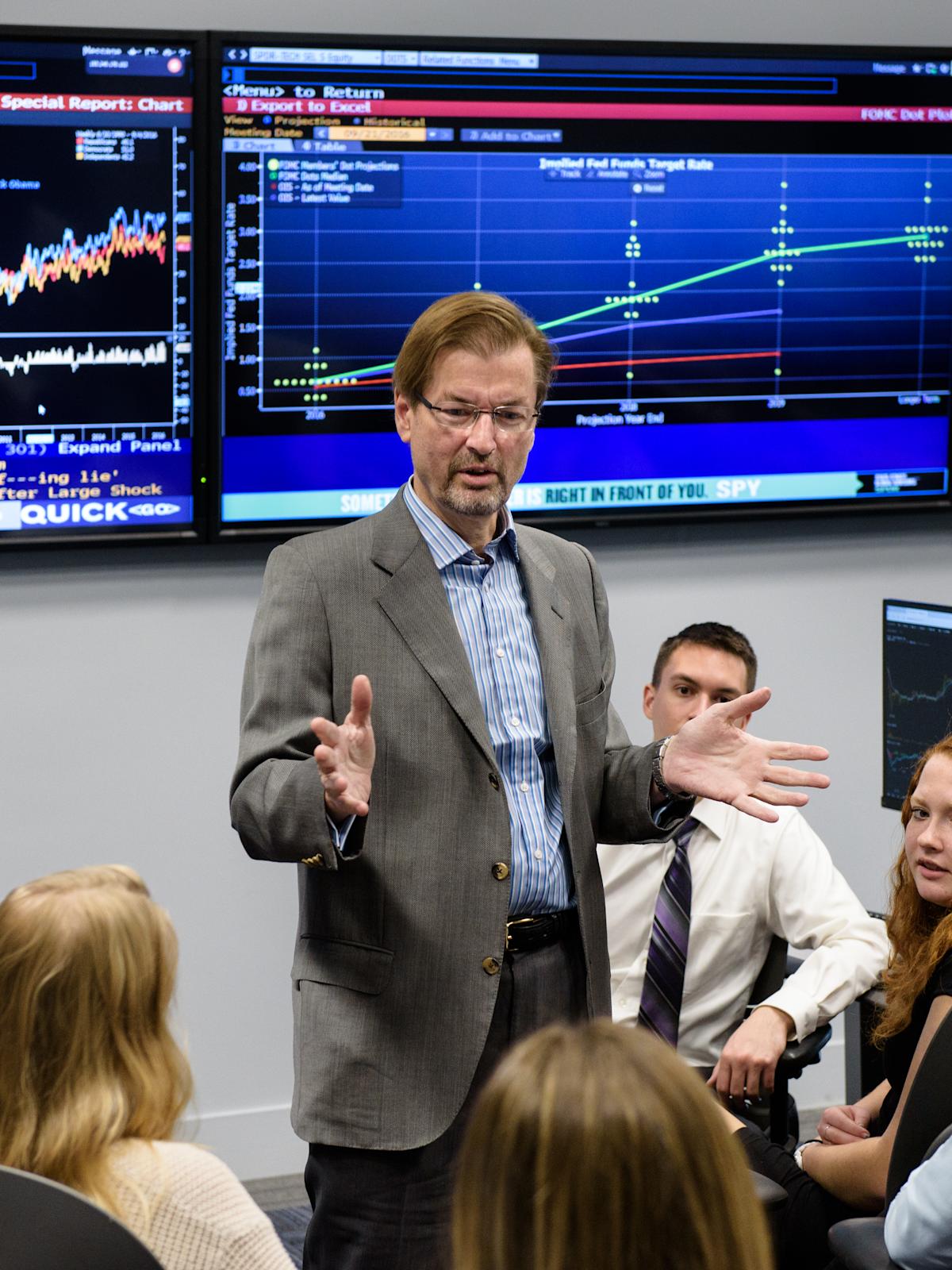 Professor George Calhoun teaching a class in the Hanlon 2 lab.