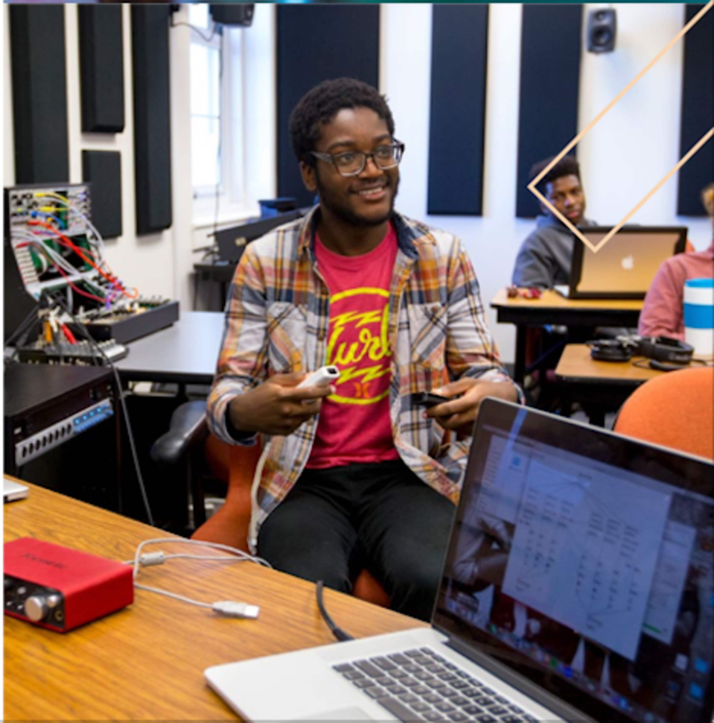 40b3db0c766154cabb758fb42368d5b9