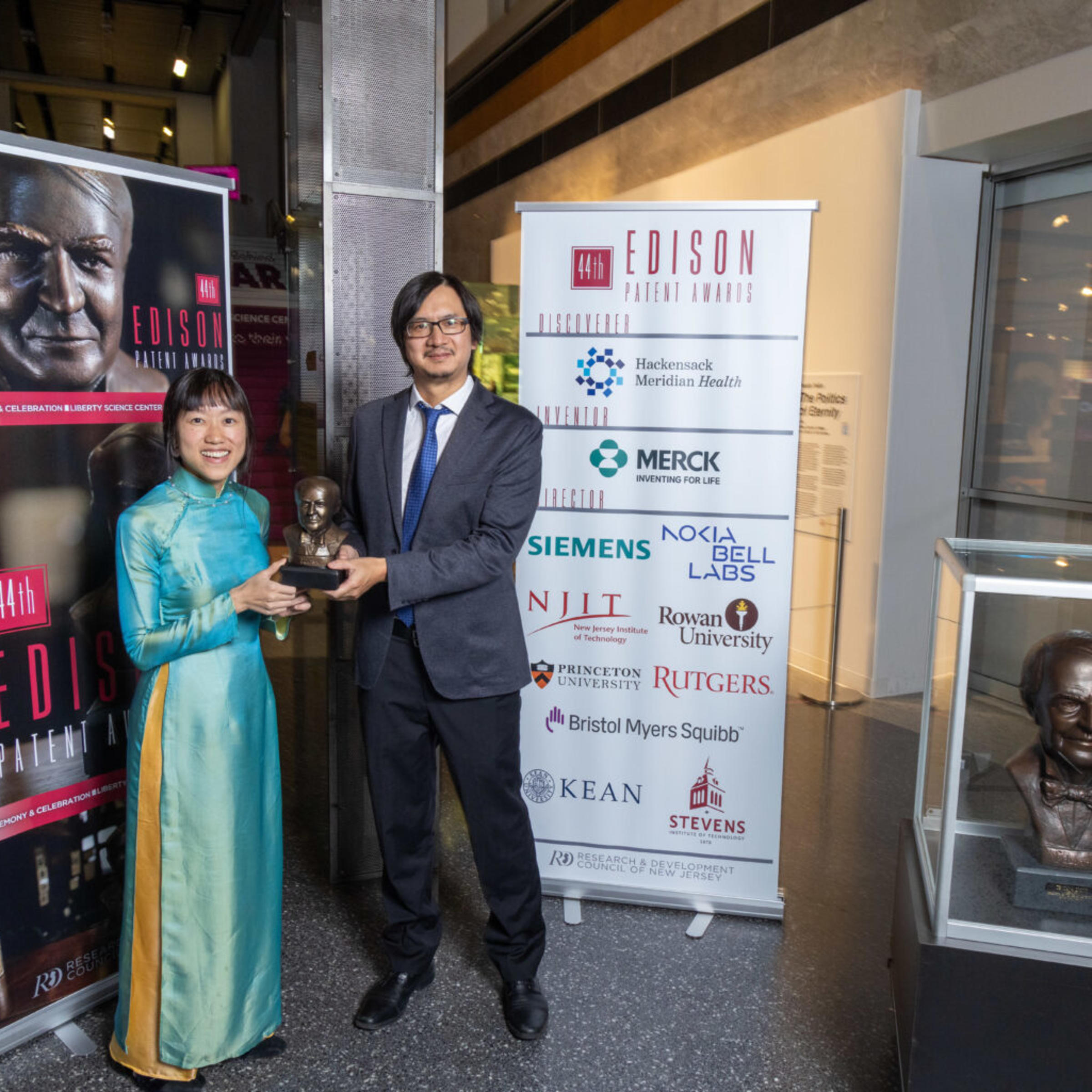 Stevens alumna Lac Nguyen and professor Yuping Huang pose with trophy at Edison Patent Awards Ceremony in November 2023
