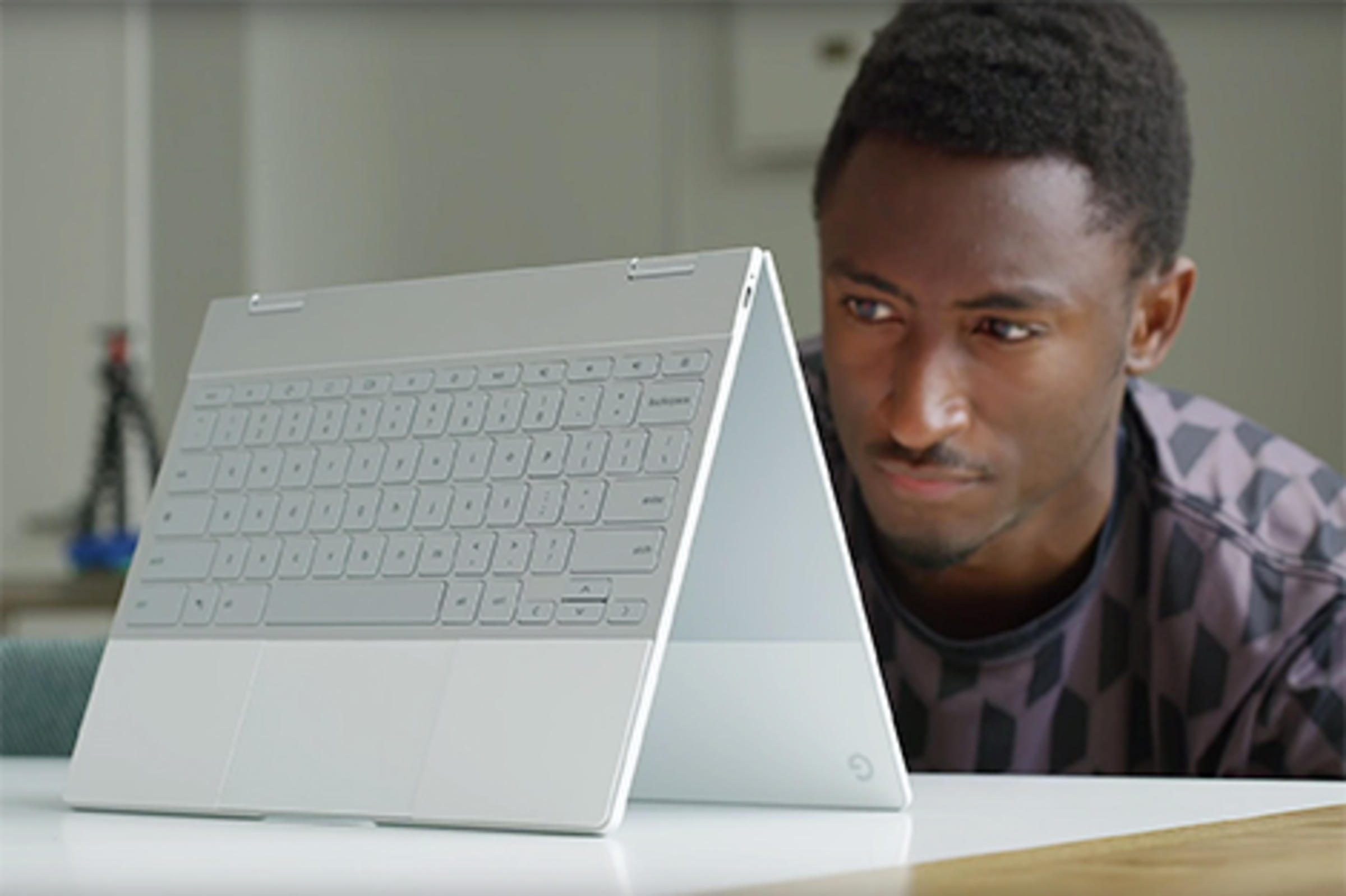 Marques Brownlee with a Pixelbook.