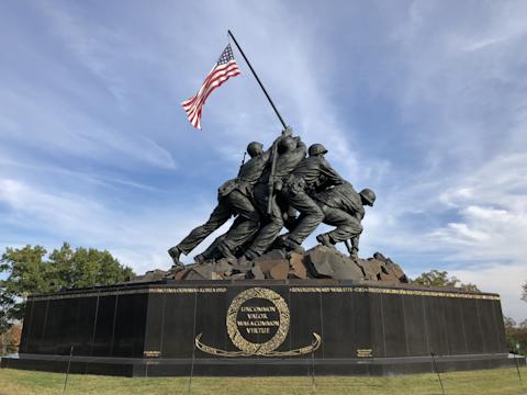 Marine Corps soliders lifting American flag statue
