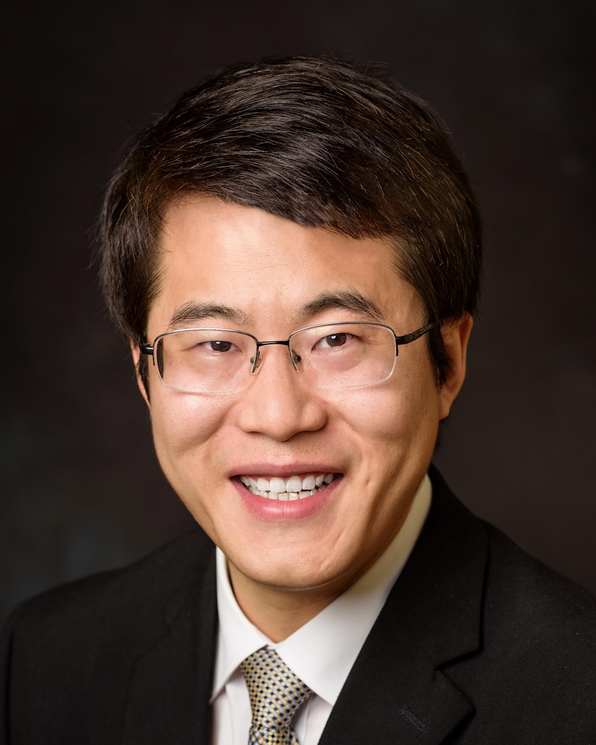 A portrait of Yi Bao.