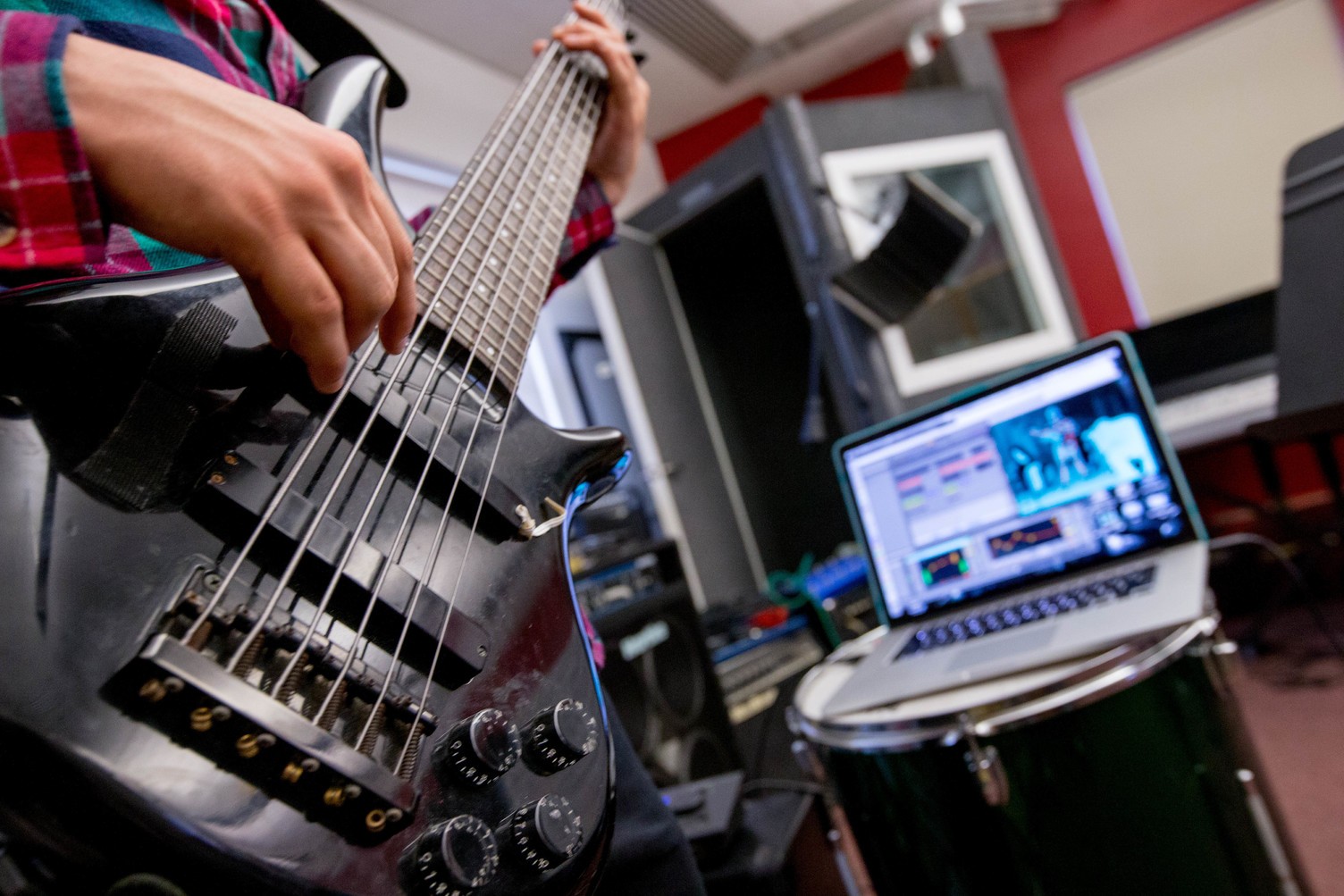 Student playing an electric guitar in Stevens music lab