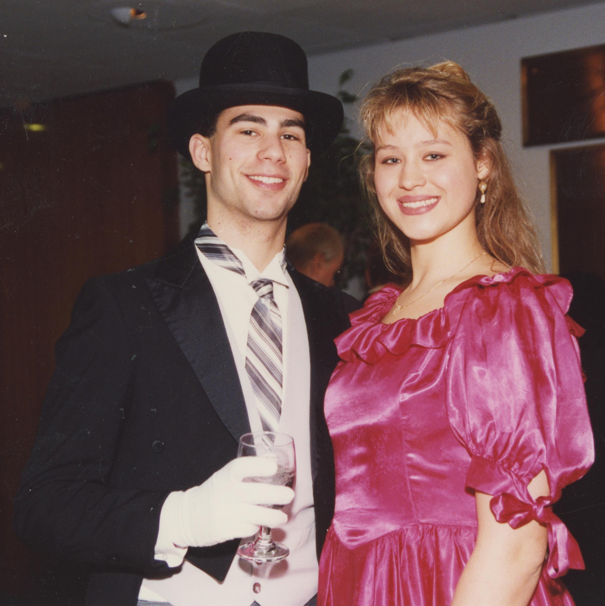 Mystery Couple Revealed Indicator