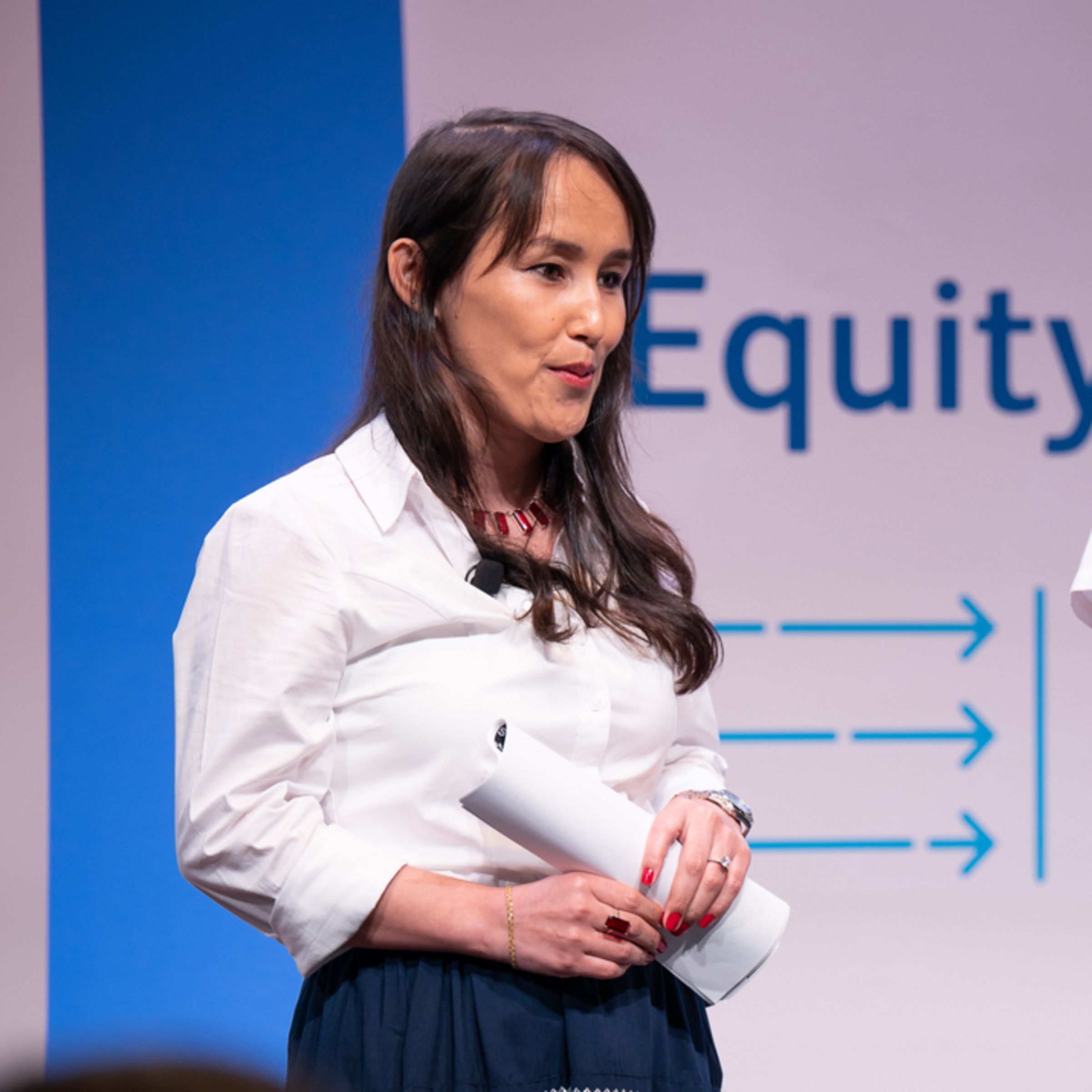 Gullnaz Saeedi talks to an audience from a stage.