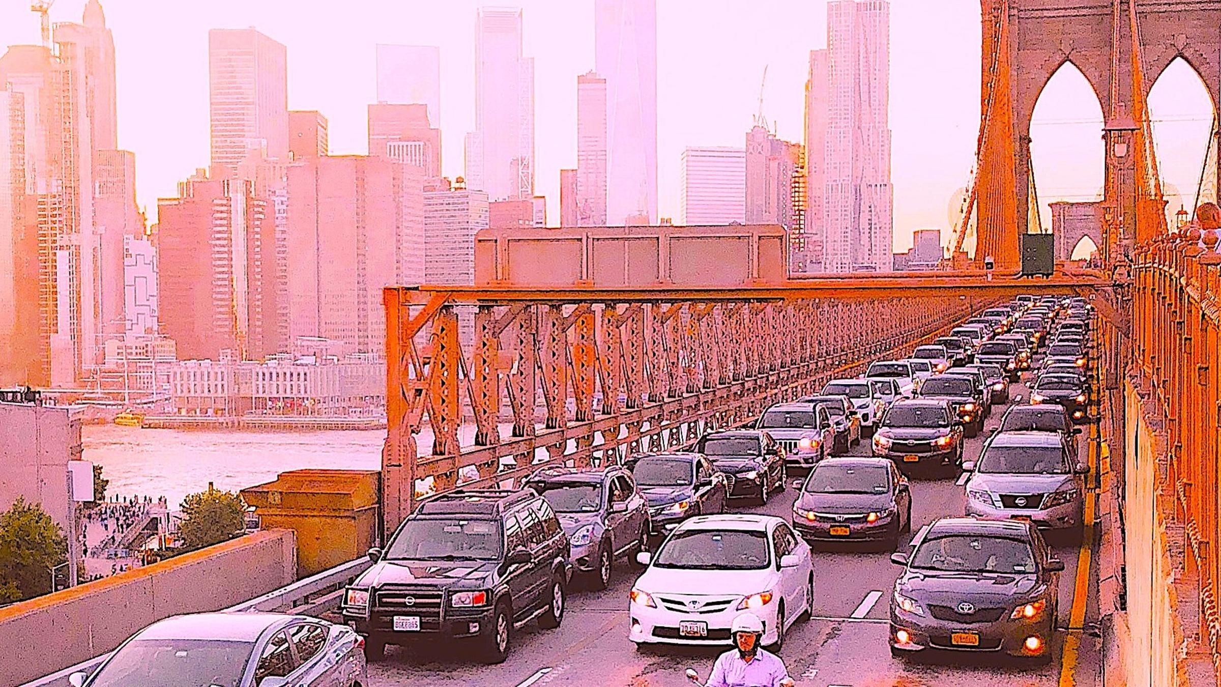 Heavy traffic on a New York City bridge