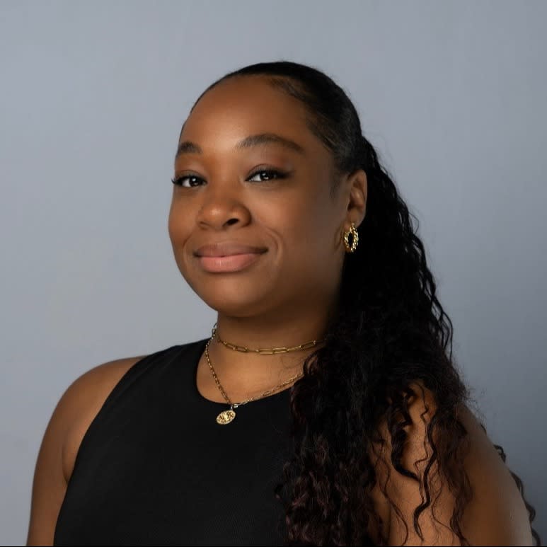 Christina Davis Headshot