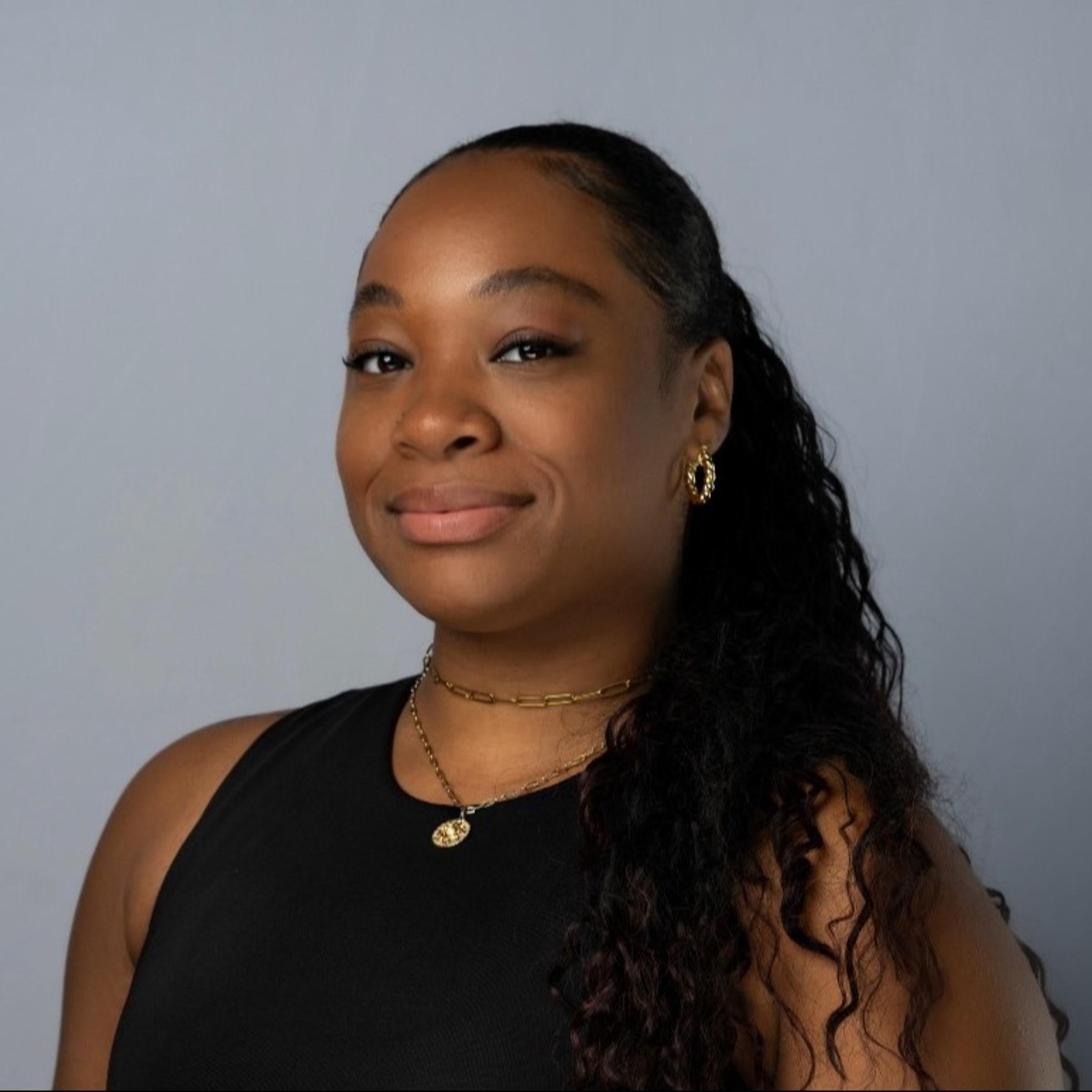 Christina Davis Headshot