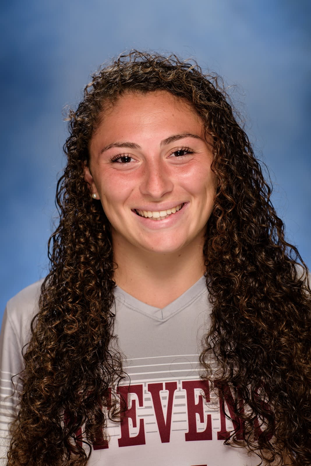 Raba Nassif ’17 headshot from college
