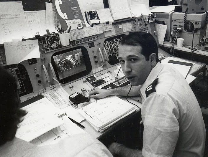 Black and white photo of Paul Porzio ’77 at Mission Control for NASA in 1982