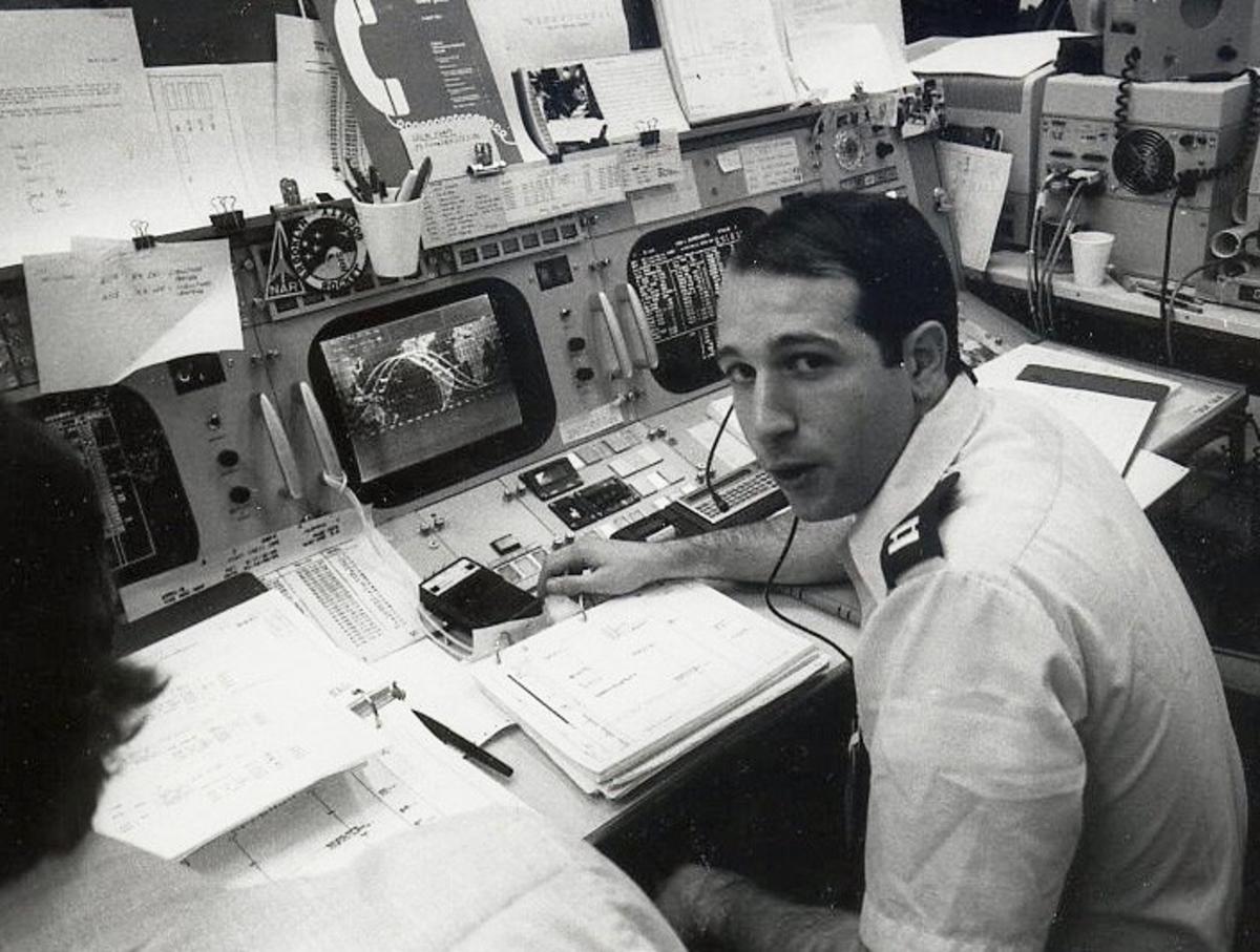 Black and white photo of Paul Porzio ’77 at Mission Control for NASA in 1982