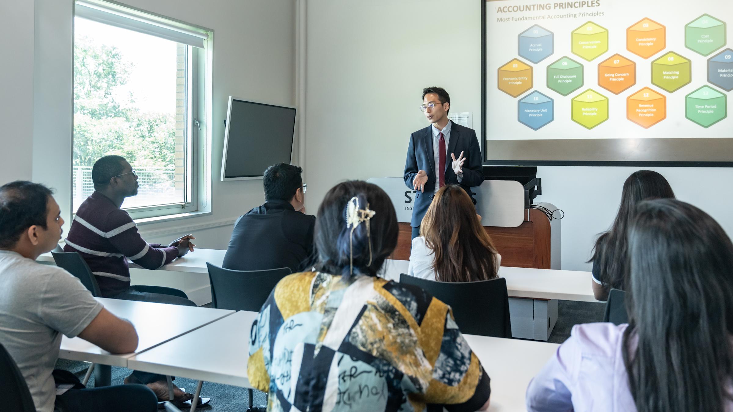 Professor Arion Cheong giving a lecture to students