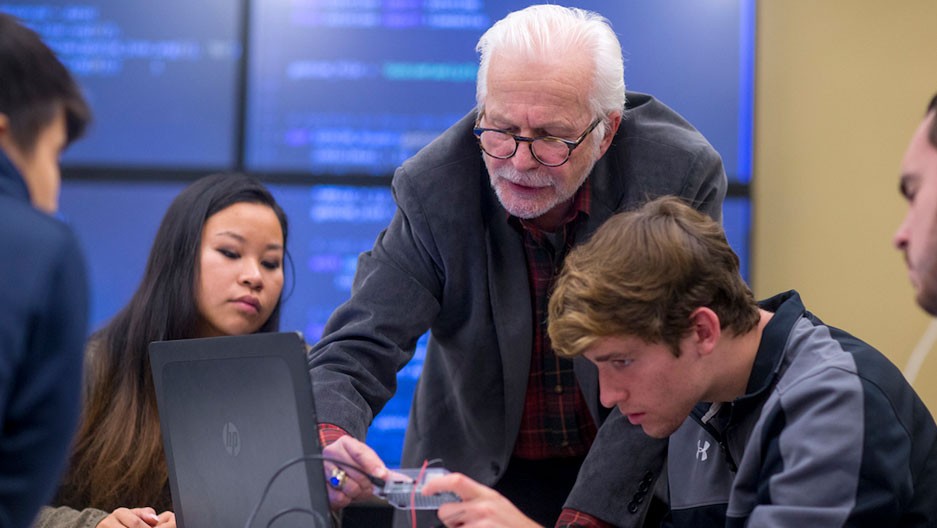 Photo of Gregg Vesonder and software engineering students