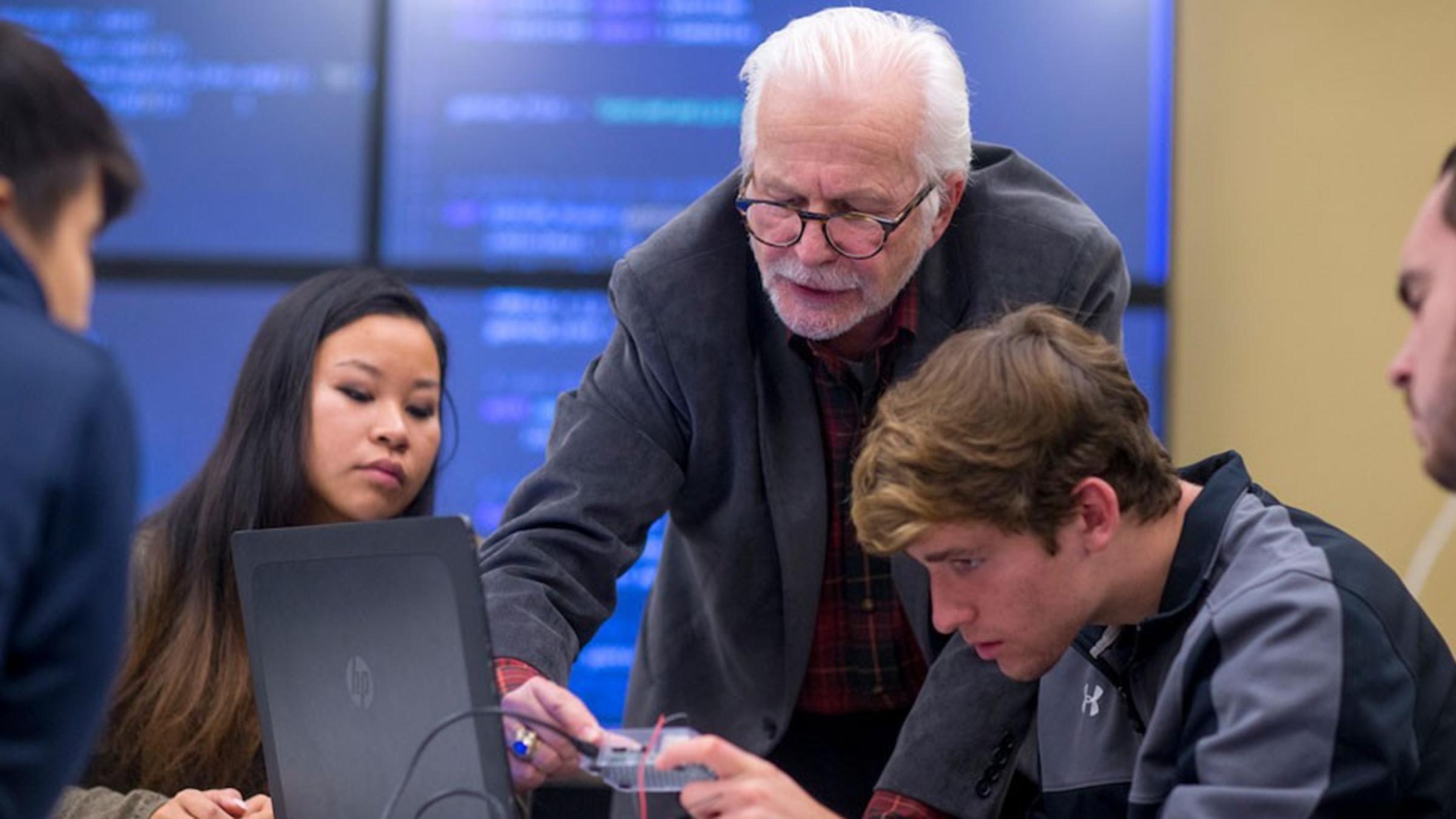 Photo of Gregg Vesonder and software engineering students