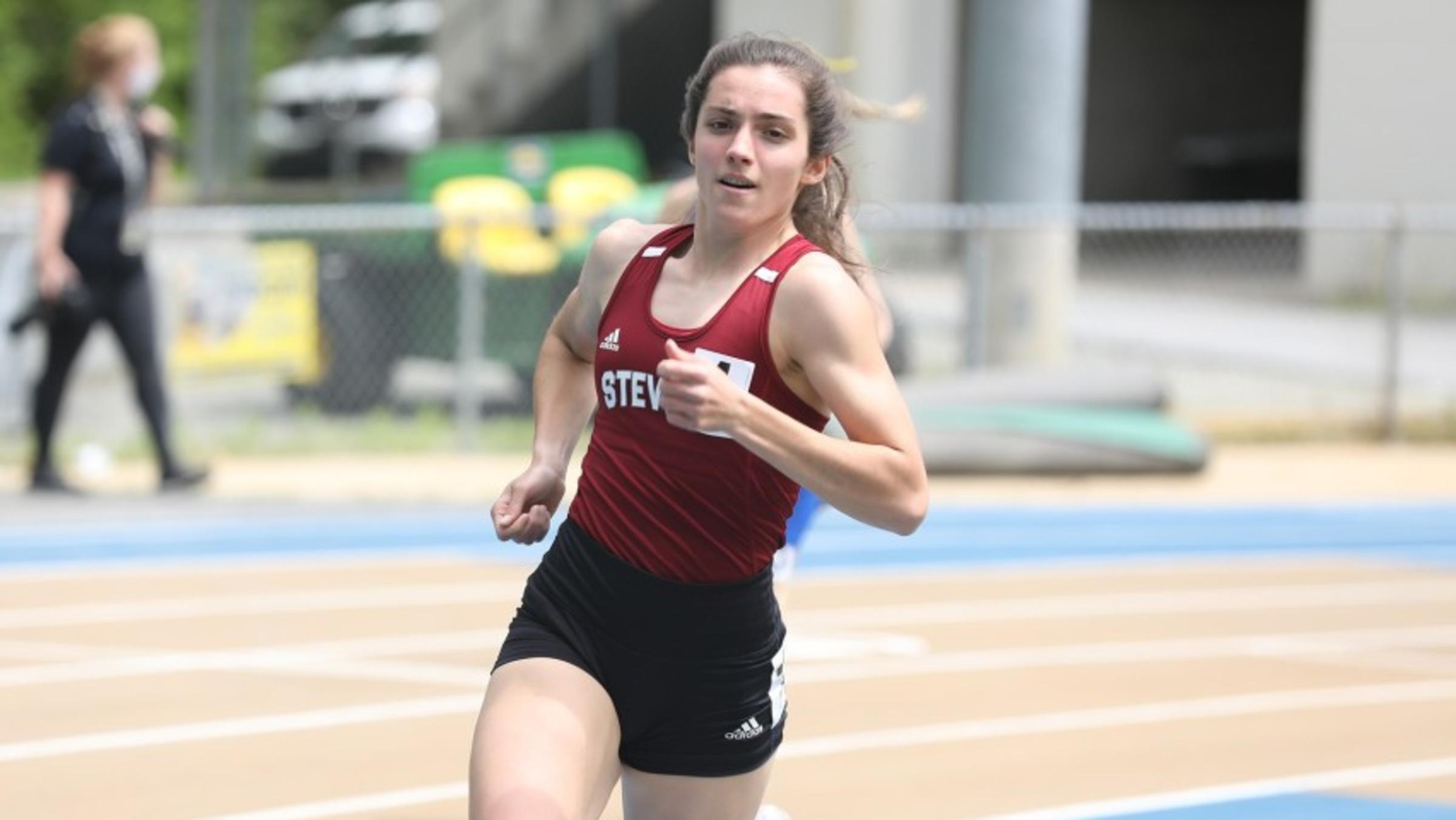 Image of Track and Field athlete, Gina Dello Russo