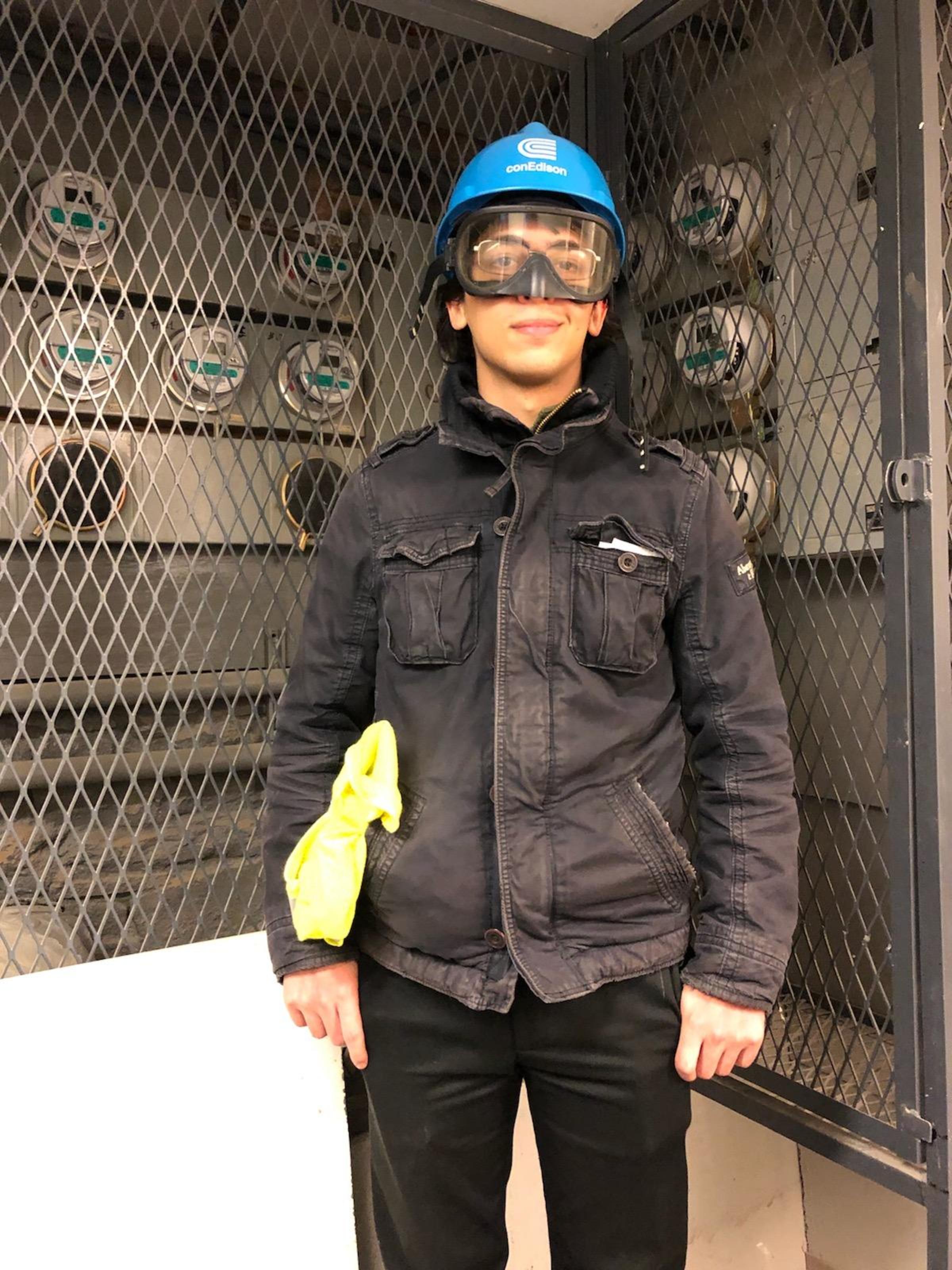 A photo of Angel Burgos '23 amid research equipment in the Kim Lab