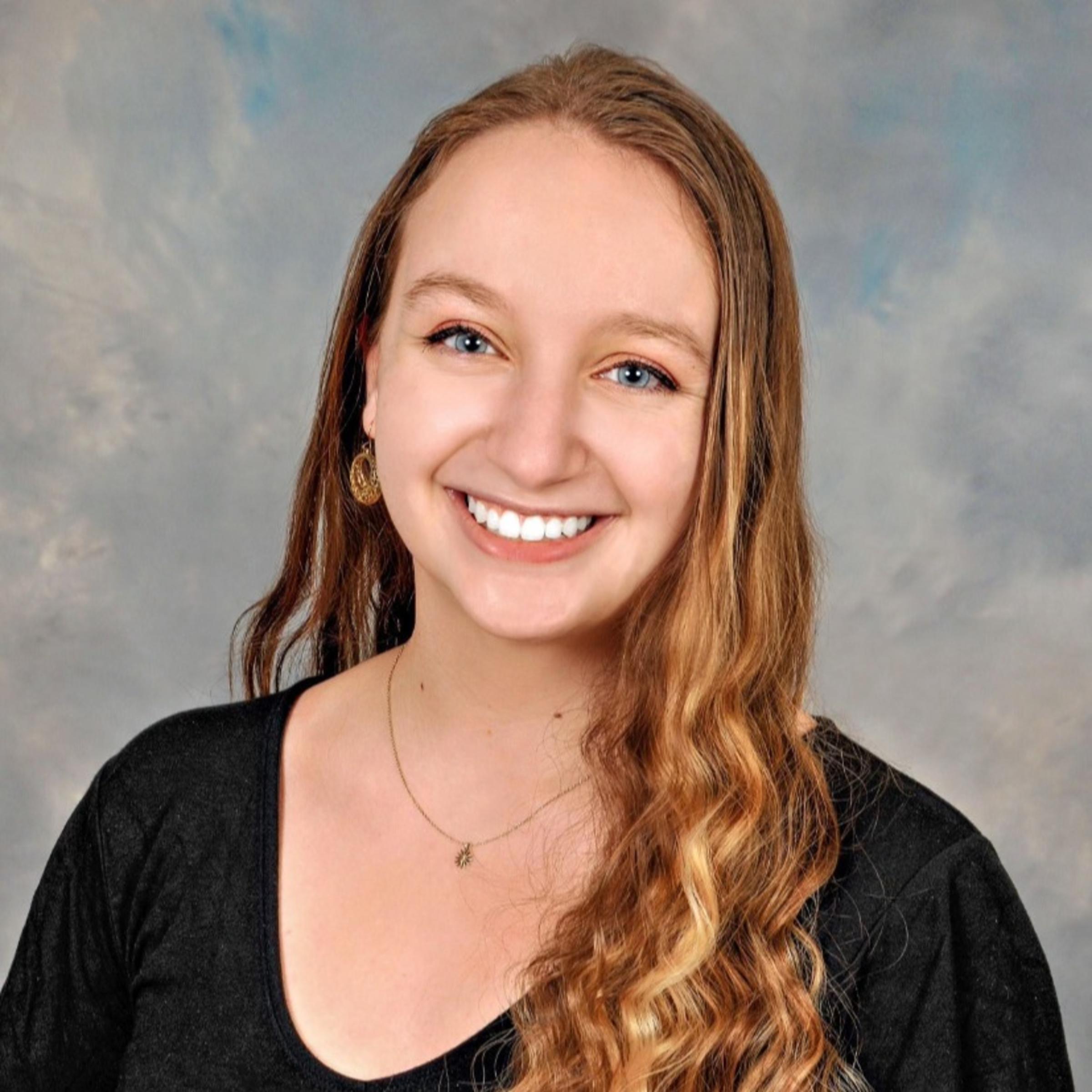 Headshot of Zoe Hack