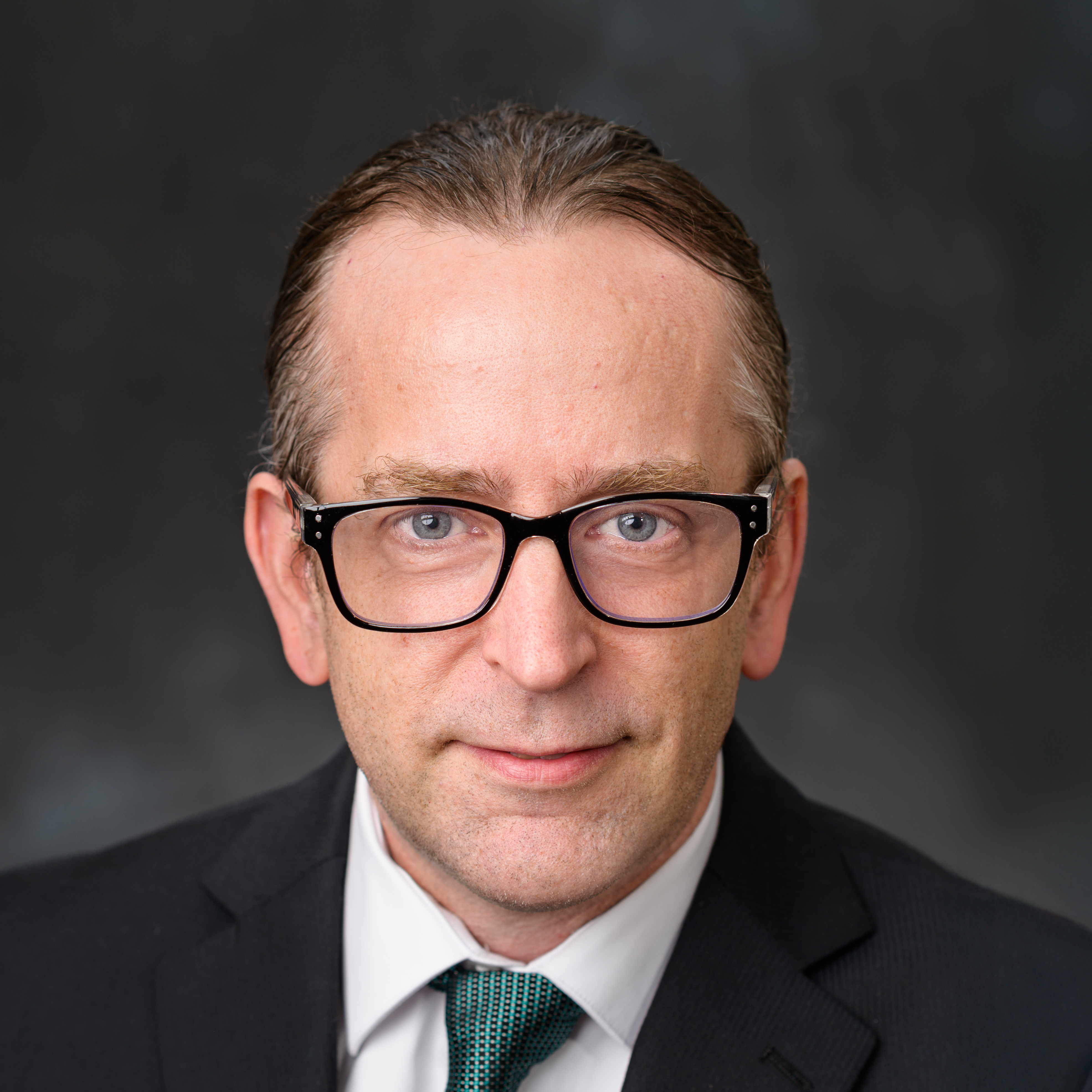 Portrait photo of Ivan Knapp