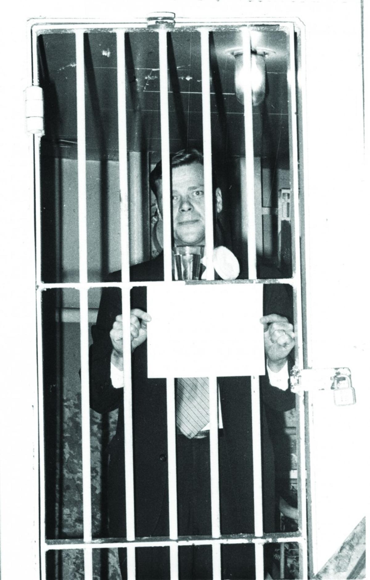 Richard Eversen, trapped in the ship's brig