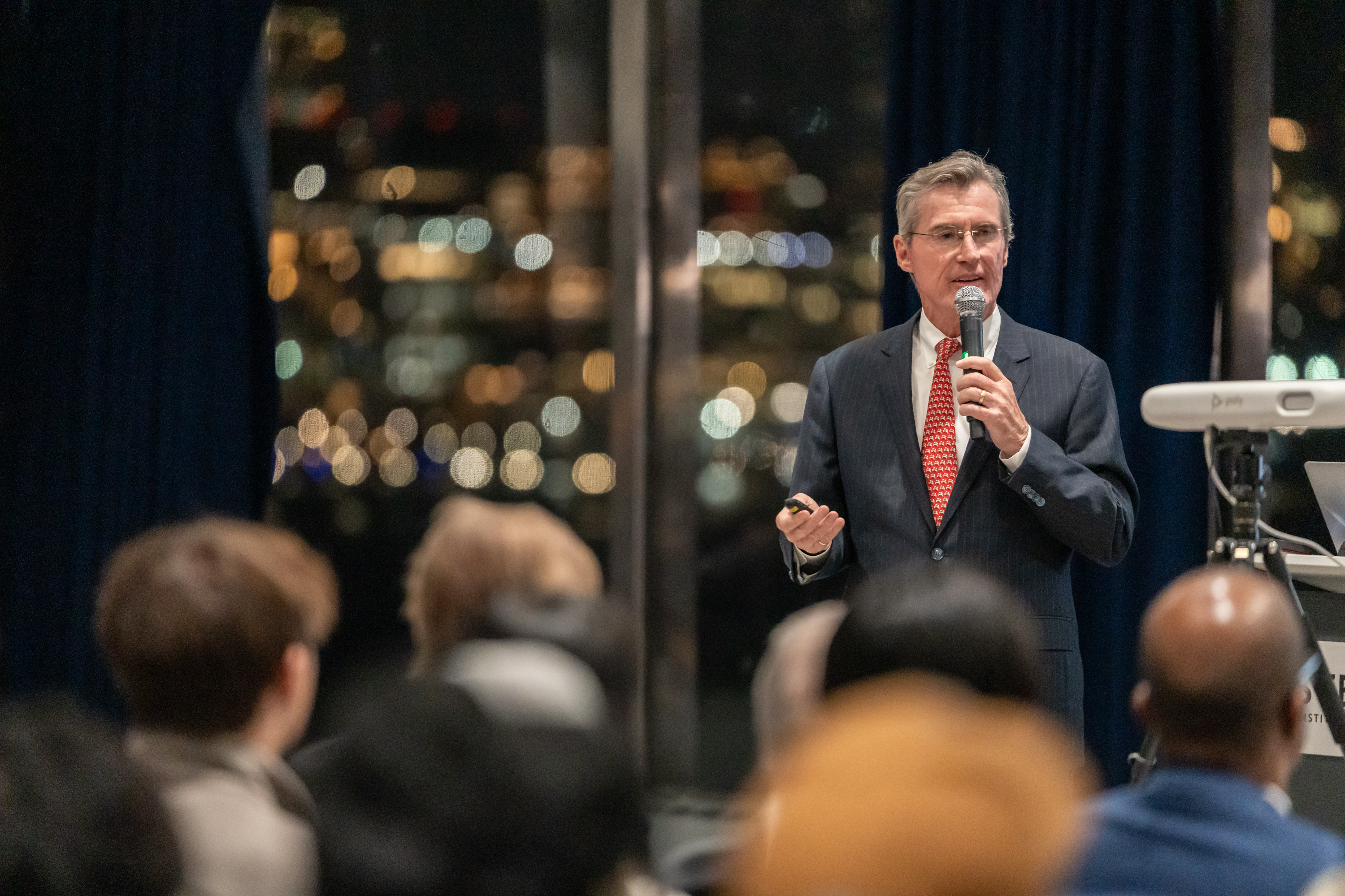 Sean Hanlon speaks with nearly 200 students, staff and faculty members. 