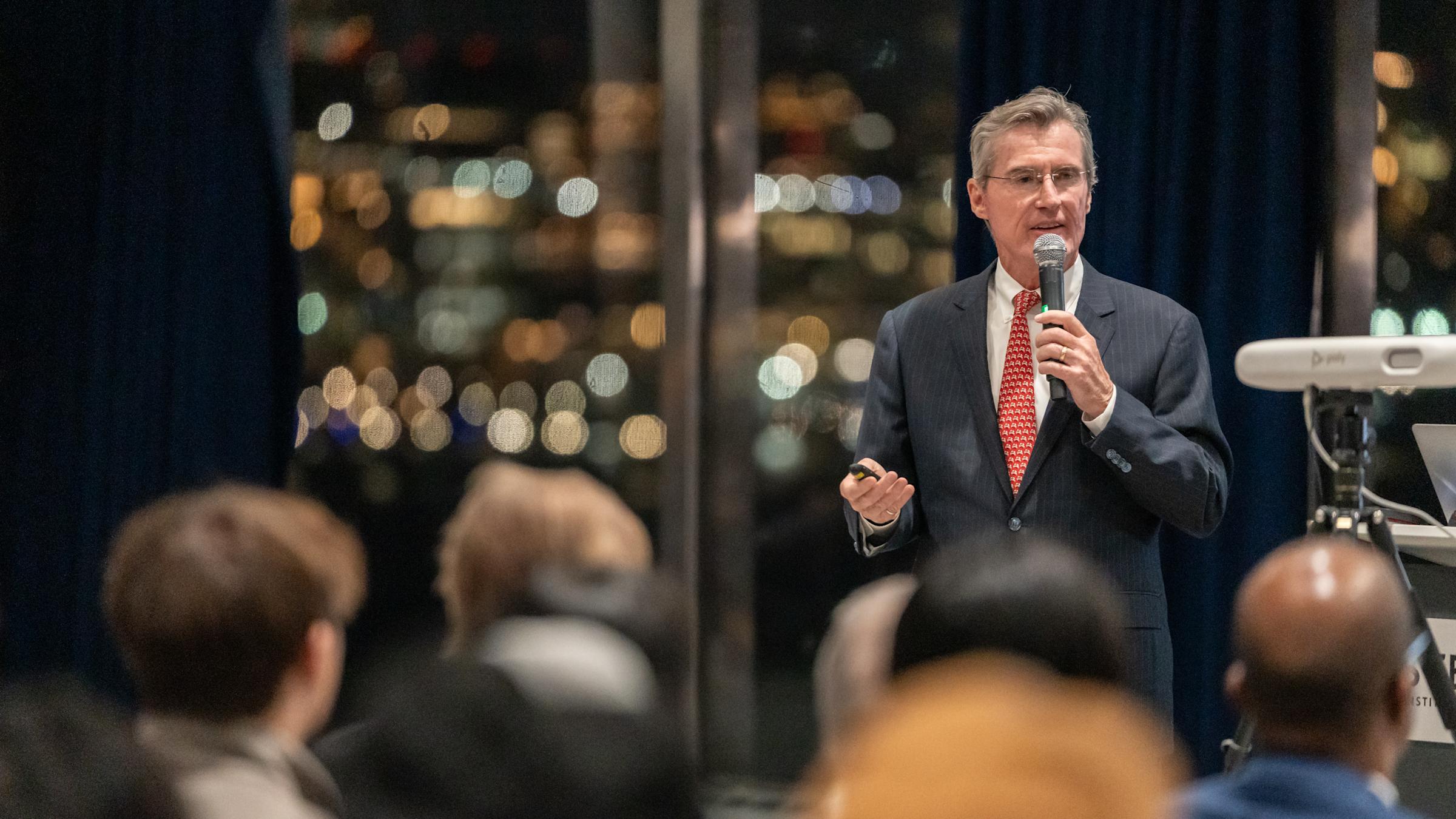 Sean Hanlon speaks with nearly 200 students, staff and faculty members.