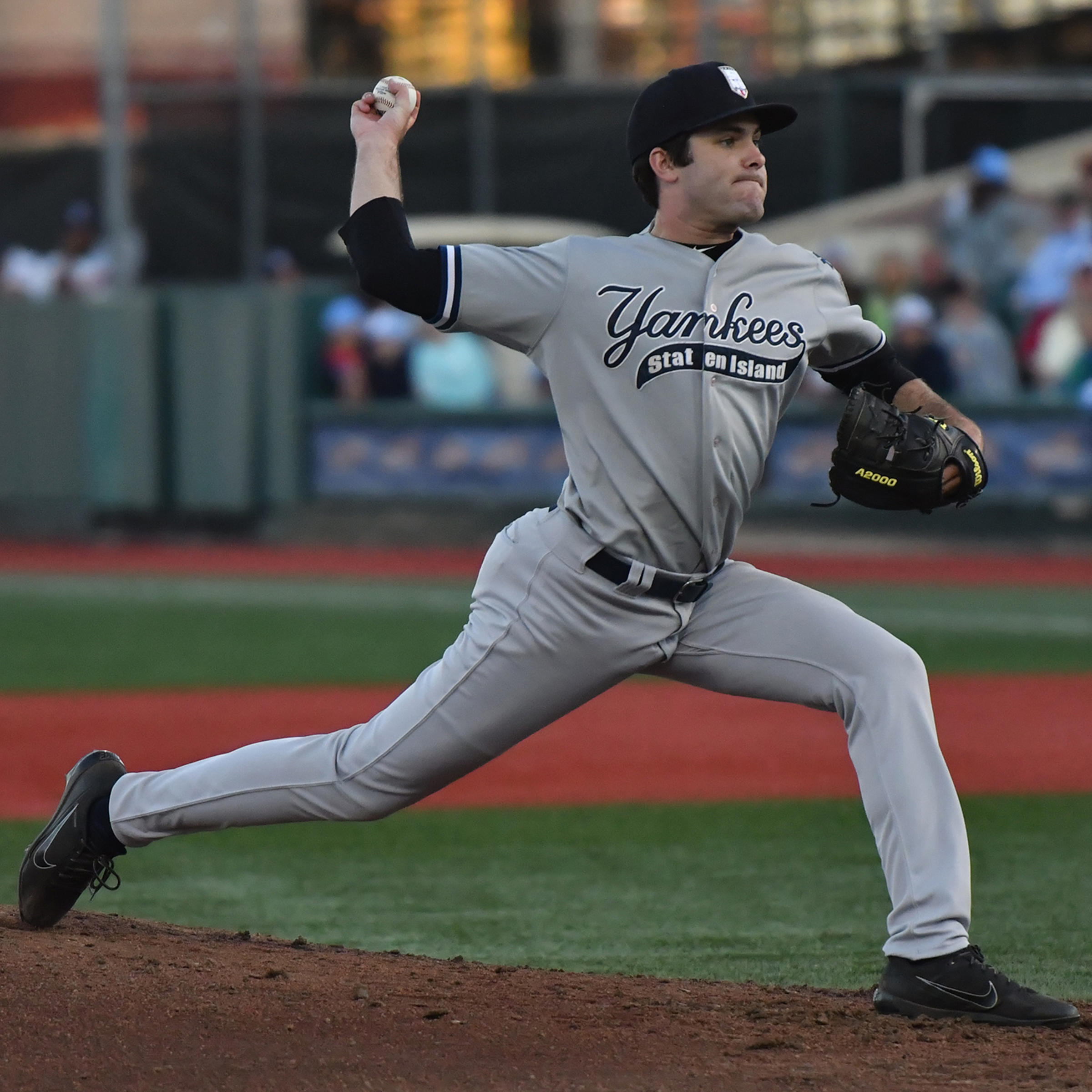 Charlie Ruegger in Yankees of Staten Island uniform throws a pitch.