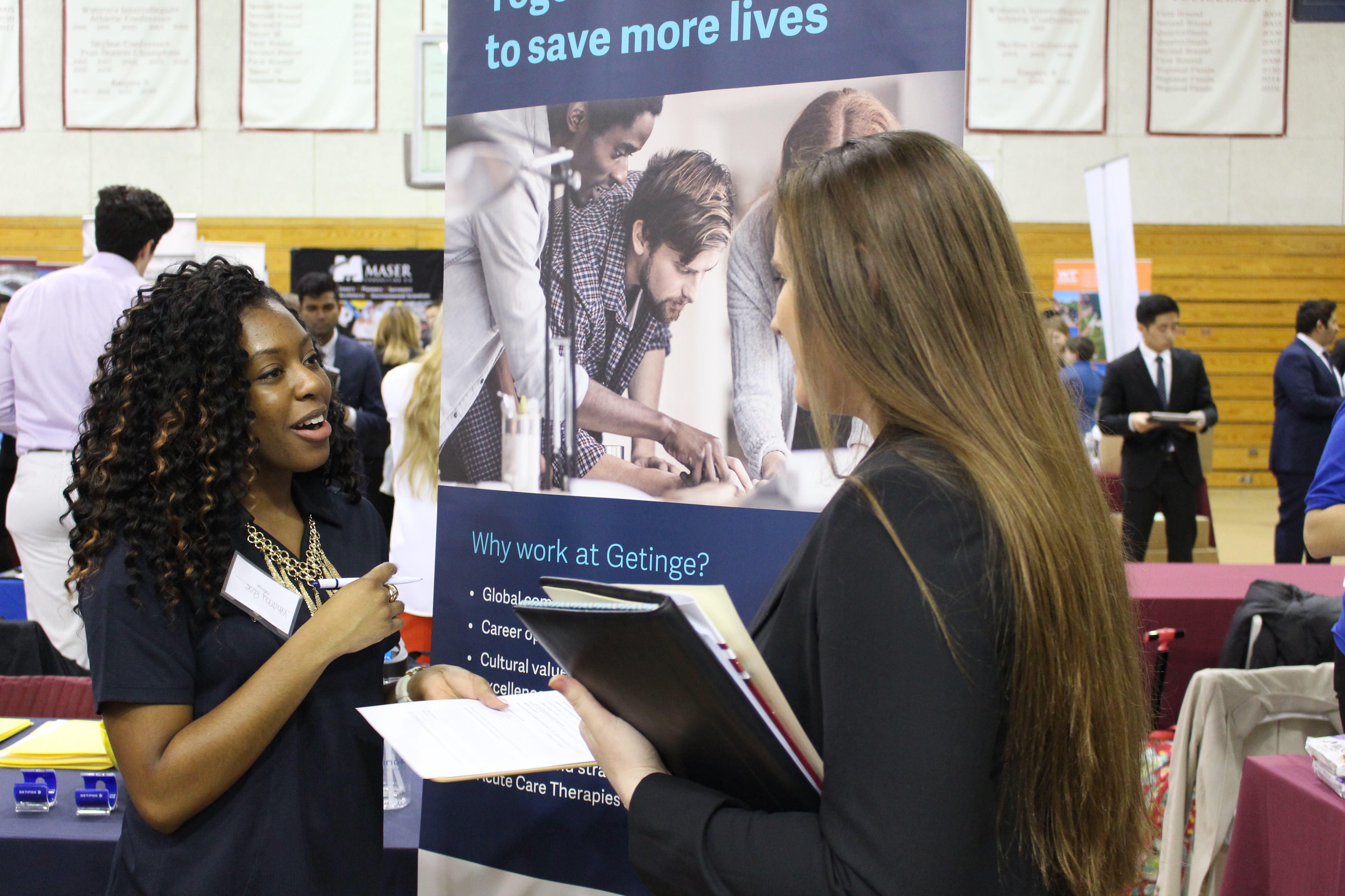 Recruiter speaking with Stevens student