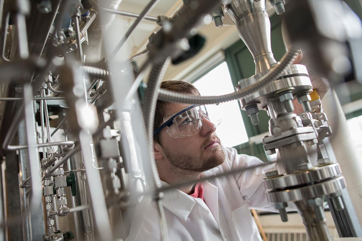Chemical Engineering and Materials Science student working with machinery. 