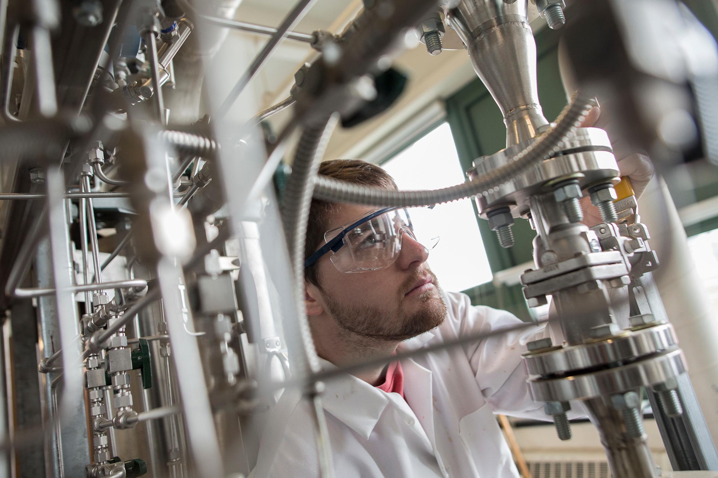 Chemical Engineering and Materials Science student working with machinery.