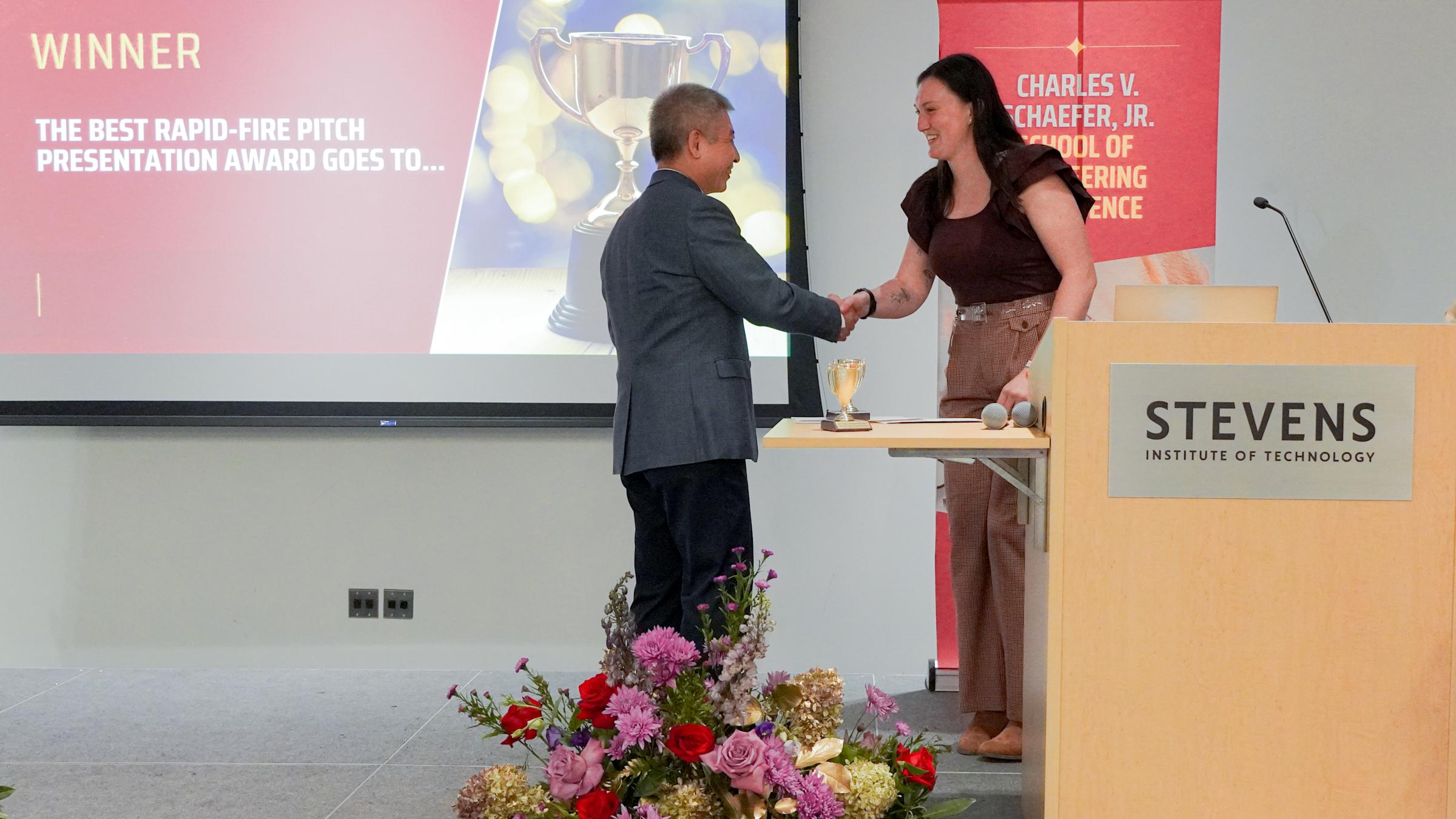 Director Hongjun Wang presents the Best Oral Presentation Award.