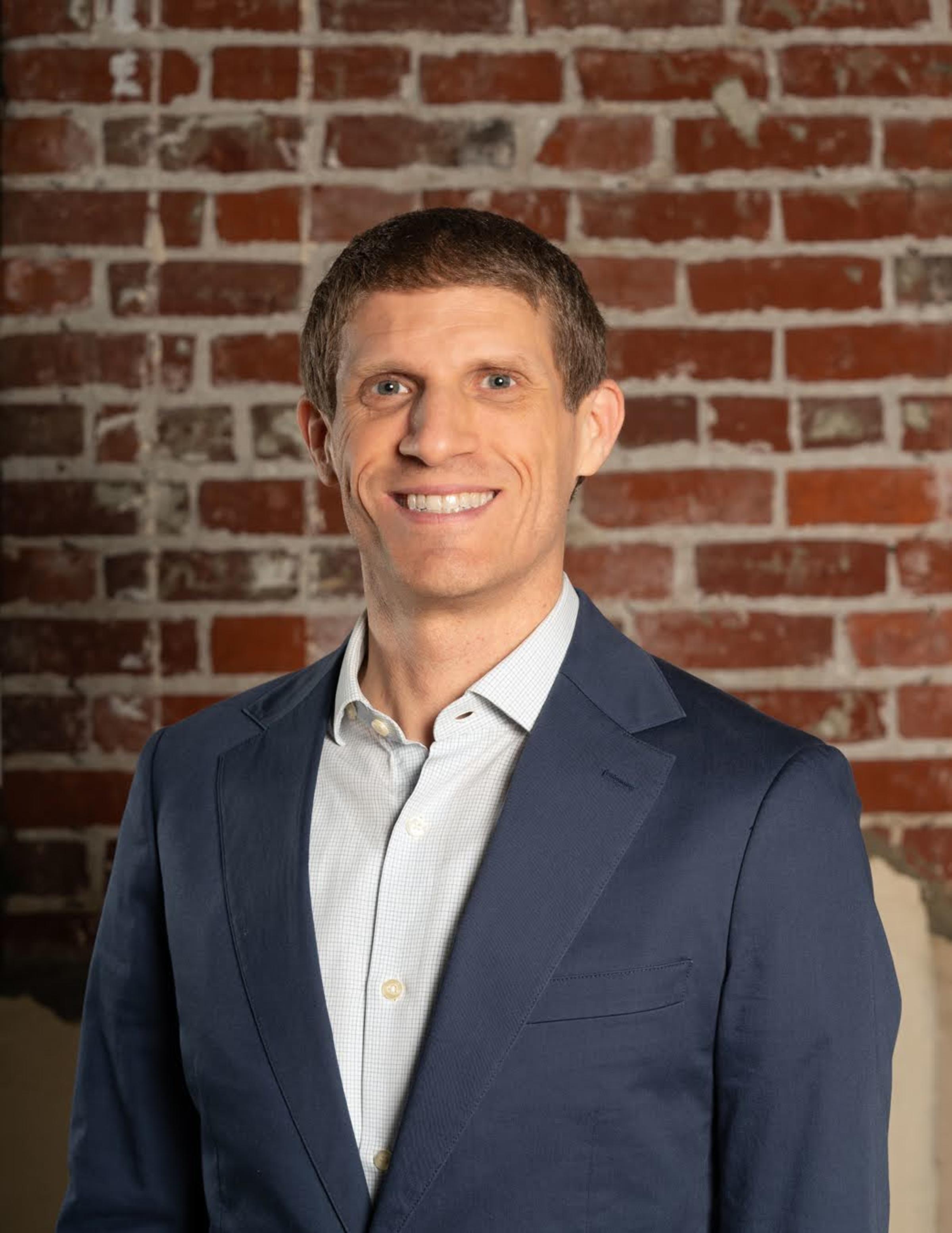 Luke Hansen Headshot